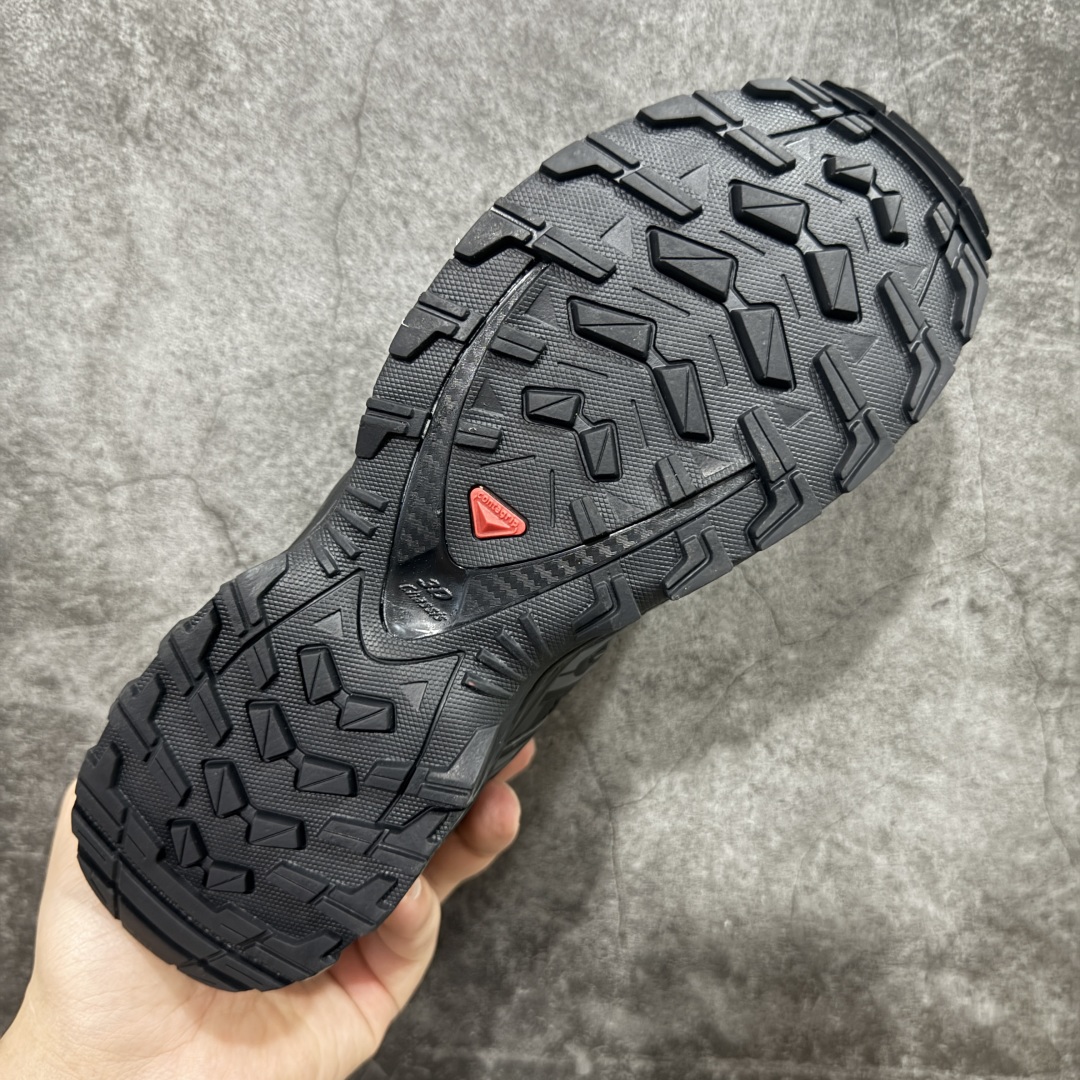 图片[9]-【666版本】SALOMON 萨洛蒙 XA PRO 3D 户外运动 网布减震防滑透气 低帮跑步鞋 男女同款 纯黑色 416174 全新品质 巅峰之作 所有配色均购物原版拆解1：1开发 原材料打造 非市场公版便宜货 私模大底 清洁度比市场所有版本都高 全套原纸板楦头开发 原厂网布配套 确保原汁原味 完美呈现版型 原档数据独家私模五层组合大底 男女鞋同步官方开发至46 原装Ortholite轻量化鞋垫 中底布带钢印编号 原厂TPU锁扣 进口港宝加持 后跟自然饱满 还原公司包裹性 鞋面采用SENSIFT贴合技术 全方位贴合包裹脚型 鞋跟部鞋底牵引设计 提供强大的抓地性能 更适应野外崎岖不平的道路 其3D ADVANCED CHASSIS底盘 材料轻量大化 钉齿设计更具稳定性 防护性 鞋底易磨损区运用CONTAGRIP高耐磨材料 应对城市硬质路面长距离跑考验 尺码：36 36.5 37.5 38 38.5 39 40 40.5 41 42 42.5 43 44 45 46-选品中心