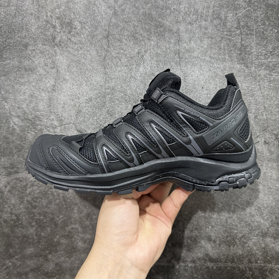 图片[2]-【666版本】SALOMON 萨洛蒙 XA PRO 3D 户外运动 网布减震防滑透气 低帮跑步鞋 男女同款 纯黑色 416174 全新品质 巅峰之作 所有配色均购物原版拆解1：1开发 原材料打造 非市场公版便宜货 私模大底 清洁度比市场所有版本都高 全套原纸板楦头开发 原厂网布配套 确保原汁原味 完美呈现版型 原档数据独家私模五层组合大底 男女鞋同步官方开发至46 原装Ortholite轻量化鞋垫 中底布带钢印编号 原厂TPU锁扣 进口港宝加持 后跟自然饱满 还原公司包裹性 鞋面采用SENSIFT贴合技术 全方位贴合包裹脚型 鞋跟部鞋底牵引设计 提供强大的抓地性能 更适应野外崎岖不平的道路 其3D ADVANCED CHASSIS底盘 材料轻量大化 钉齿设计更具稳定性 防护性 鞋底易磨损区运用CONTAGRIP高耐磨材料 应对城市硬质路面长距离跑考验 尺码：36 36.5 37.5 38 38.5 39 40 40.5 41 42 42.5 43 44 45 46-选品中心