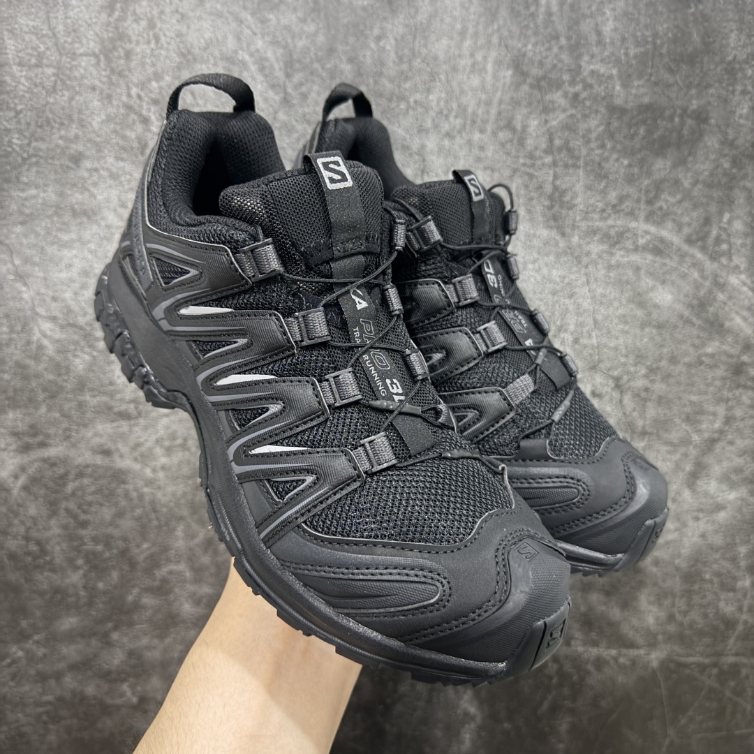 【666版本】SALOMON 萨洛蒙 XA PRO 3D 户外运动 网布减震防滑透气 低帮跑步鞋 男女同款 纯黑色 416174 全新品质 巅峰之作 所有配色均购物原版拆解1：1开发 原材料打造 非市场公版便宜货 私模大底 清洁度比市场所有版本都高 全套原纸板楦头开发 原厂网布配套 确保原汁原味 完美呈现版型 原档数据独家私模五层组合大底 男女鞋同步官方开发至46 原装Ortholite轻量化鞋垫 中底布带钢印编号 原厂TPU锁扣 进口港宝加持 后跟自然饱满 还原公司包裹性 鞋面采用SENSIFT贴合技术 全方位贴合包裹脚型 鞋跟部鞋底牵引设计 提供强大的抓地性能 更适应野外崎岖不平的道路 其3D ADVANCED CHASSIS底盘 材料轻量大化 钉齿设计更具稳定性 防护性 鞋底易磨损区运用CONTAGRIP高耐磨材料 应对城市硬质路面长距离跑考验 尺码：36 36.5 37.5 38 38.5 39 40 40.5 41 42 42.5 43 44 45 46-选品中心