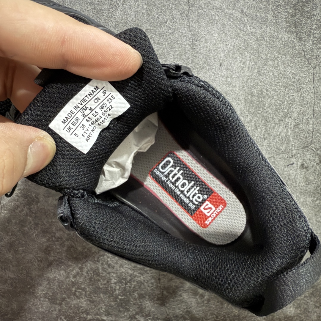 图片[8]-【666版本】SALOMON 萨洛蒙 XA PRO 3D 户外运动 网布减震防滑透气 低帮跑步鞋 男女同款 纯黑色 416174 全新品质 巅峰之作 所有配色均购物原版拆解1：1开发 原材料打造 非市场公版便宜货 私模大底 清洁度比市场所有版本都高 全套原纸板楦头开发 原厂网布配套 确保原汁原味 完美呈现版型 原档数据独家私模五层组合大底 男女鞋同步官方开发至46 原装Ortholite轻量化鞋垫 中底布带钢印编号 原厂TPU锁扣 进口港宝加持 后跟自然饱满 还原公司包裹性 鞋面采用SENSIFT贴合技术 全方位贴合包裹脚型 鞋跟部鞋底牵引设计 提供强大的抓地性能 更适应野外崎岖不平的道路 其3D ADVANCED CHASSIS底盘 材料轻量大化 钉齿设计更具稳定性 防护性 鞋底易磨损区运用CONTAGRIP高耐磨材料 应对城市硬质路面长距离跑考验 尺码：36 36.5 37.5 38 38.5 39 40 40.5 41 42 42.5 43 44 45 46-选品中心