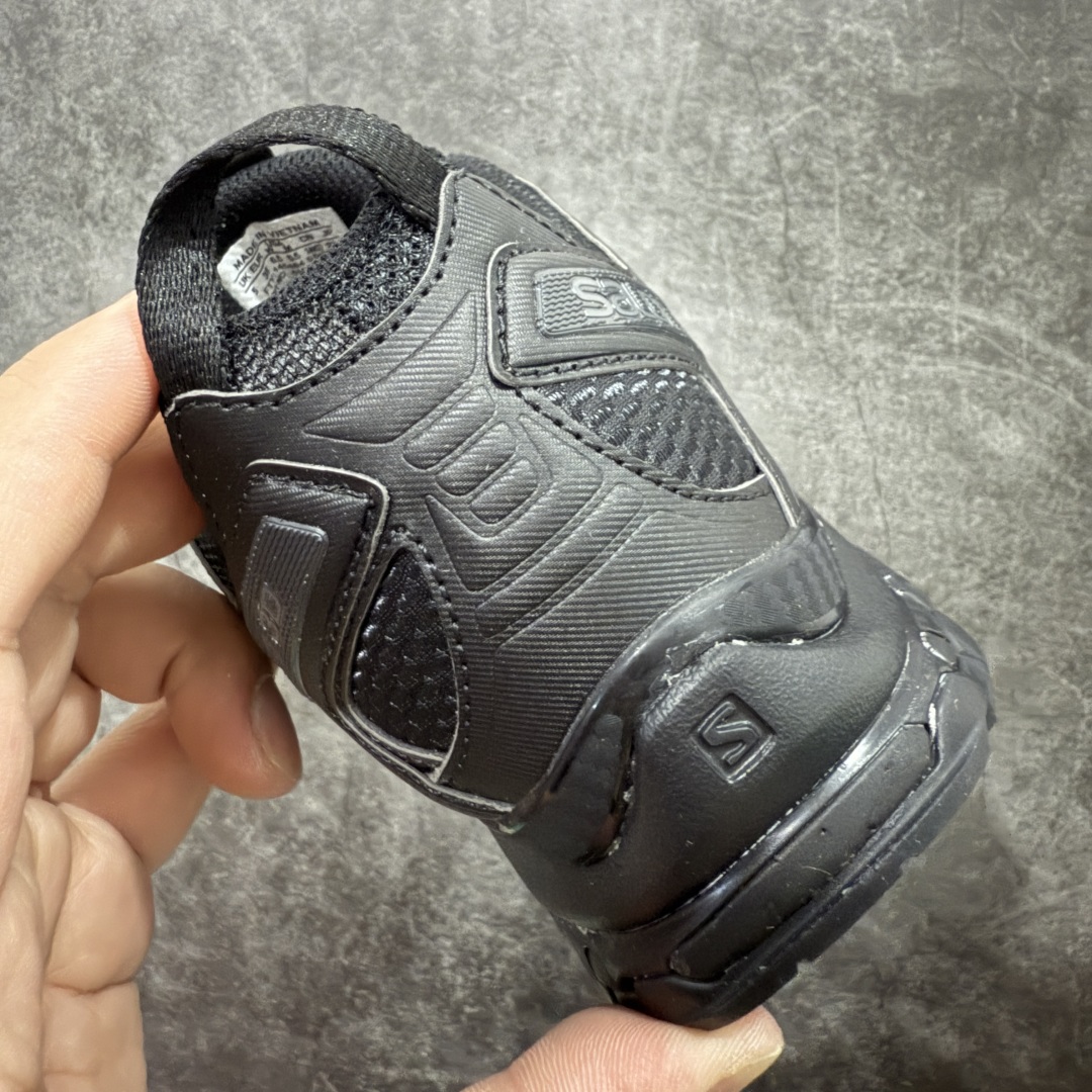 图片[2]-【666版本】SALOMON 萨洛蒙 XA PRO 3D 户外运动 网布减震防滑透气 低帮跑步鞋 男女同款 纯黑色 416174 全新品质 巅峰之作 所有配色均购物原版拆解1：1开发 原材料打造 非市场公版便宜货 私模大底 清洁度比市场所有版本都高 全套原纸板楦头开发 原厂网布配套 确保原汁原味 完美呈现版型 原档数据独家私模五层组合大底 男女鞋同步官方开发至46 原装Ortholite轻量化鞋垫 中底布带钢印编号 原厂TPU锁扣 进口港宝加持 后跟自然饱满 还原公司包裹性 鞋面采用SENSIFT贴合技术 全方位贴合包裹脚型 鞋跟部鞋底牵引设计 提供强大的抓地性能 更适应野外崎岖不平的道路 其3D ADVANCED CHASSIS底盘 材料轻量大化 钉齿设计更具稳定性 防护性 鞋底易磨损区运用CONTAGRIP高耐磨材料 应对城市硬质路面长距离跑考验 尺码：36 36.5 37.5 38 38.5 39 40 40.5 41 42 42.5 43 44 45 46-选品中心