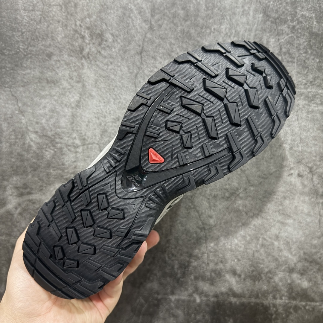 图片[9]-【666版本】SALOMON 萨洛蒙 XA PRO 3D 户外运动 网布减震防滑透气 低帮跑步鞋 男女同款 合金黑 474781（官方老版） 全新品质 巅峰之作 所有配色均购物原版拆解1：1开发 原材料打造 非市场公版便宜货 私模大底 清洁度比市场所有版本都高 全套原纸板楦头开发 原厂网布配套 确保原汁原味 完美呈现版型 原档数据独家私模五层组合大底 男女鞋同步官方开发至46 原装Ortholite轻量化鞋垫 中底布带钢印编号 原厂TPU锁扣 进口港宝加持 后跟自然饱满 还原公司包裹性 鞋面采用SENSIFT贴合技术 全方位贴合包裹脚型 鞋跟部鞋底牵引设计 提供强大的抓地性能 更适应野外崎岖不平的道路 其3D ADVANCED CHASSIS底盘 材料轻量大化 钉齿设计更具稳定性 防护性 鞋底易磨损区运用CONTAGRIP高耐磨材料 应对城市硬质路面长距离跑考验 尺码：36 36.5 37.5 38 38.5 39 40 40.5 41 42 42.5 43 44 45 46-选品中心