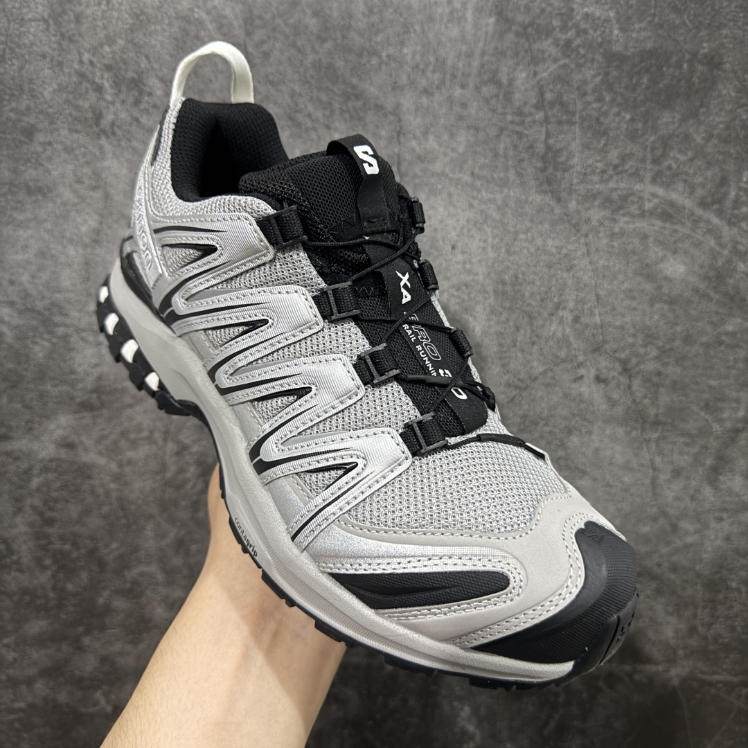 图片[3]-【666版本】SALOMON 萨洛蒙 XA PRO 3D 户外运动 网布减震防滑透气 低帮跑步鞋 男女同款 合金黑 474781（官方老版） 全新品质 巅峰之作 所有配色均购物原版拆解1：1开发 原材料打造 非市场公版便宜货 私模大底 清洁度比市场所有版本都高 全套原纸板楦头开发 原厂网布配套 确保原汁原味 完美呈现版型 原档数据独家私模五层组合大底 男女鞋同步官方开发至46 原装Ortholite轻量化鞋垫 中底布带钢印编号 原厂TPU锁扣 进口港宝加持 后跟自然饱满 还原公司包裹性 鞋面采用SENSIFT贴合技术 全方位贴合包裹脚型 鞋跟部鞋底牵引设计 提供强大的抓地性能 更适应野外崎岖不平的道路 其3D ADVANCED CHASSIS底盘 材料轻量大化 钉齿设计更具稳定性 防护性 鞋底易磨损区运用CONTAGRIP高耐磨材料 应对城市硬质路面长距离跑考验 尺码：36 36.5 37.5 38 38.5 39 40 40.5 41 42 42.5 43 44 45 46-选品中心