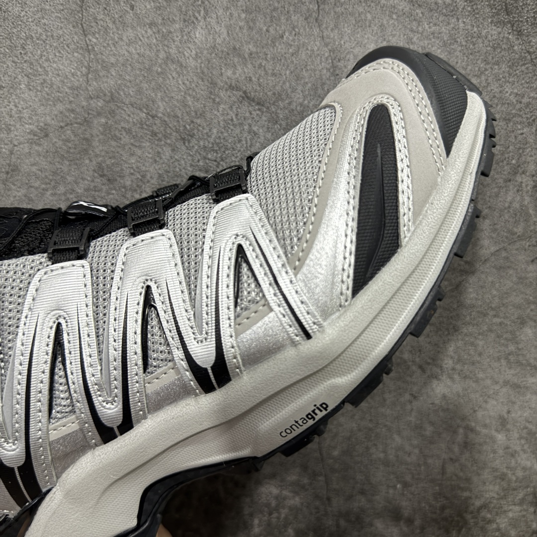 图片[6]-【666版本】SALOMON 萨洛蒙 XA PRO 3D 户外运动 网布减震防滑透气 低帮跑步鞋 男女同款 合金黑 474781（官方老版） 全新品质 巅峰之作 所有配色均购物原版拆解1：1开发 原材料打造 非市场公版便宜货 私模大底 清洁度比市场所有版本都高 全套原纸板楦头开发 原厂网布配套 确保原汁原味 完美呈现版型 原档数据独家私模五层组合大底 男女鞋同步官方开发至46 原装Ortholite轻量化鞋垫 中底布带钢印编号 原厂TPU锁扣 进口港宝加持 后跟自然饱满 还原公司包裹性 鞋面采用SENSIFT贴合技术 全方位贴合包裹脚型 鞋跟部鞋底牵引设计 提供强大的抓地性能 更适应野外崎岖不平的道路 其3D ADVANCED CHASSIS底盘 材料轻量大化 钉齿设计更具稳定性 防护性 鞋底易磨损区运用CONTAGRIP高耐磨材料 应对城市硬质路面长距离跑考验 尺码：36 36.5 37.5 38 38.5 39 40 40.5 41 42 42.5 43 44 45 46-选品中心