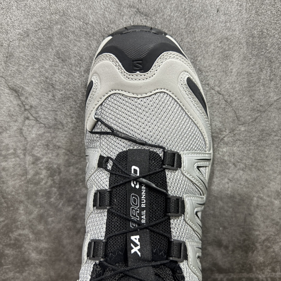 图片[5]-【666版本】SALOMON 萨洛蒙 XA PRO 3D 户外运动 网布减震防滑透气 低帮跑步鞋 男女同款 合金黑 474781（官方老版） 全新品质 巅峰之作 所有配色均购物原版拆解1：1开发 原材料打造 非市场公版便宜货 私模大底 清洁度比市场所有版本都高 全套原纸板楦头开发 原厂网布配套 确保原汁原味 完美呈现版型 原档数据独家私模五层组合大底 男女鞋同步官方开发至46 原装Ortholite轻量化鞋垫 中底布带钢印编号 原厂TPU锁扣 进口港宝加持 后跟自然饱满 还原公司包裹性 鞋面采用SENSIFT贴合技术 全方位贴合包裹脚型 鞋跟部鞋底牵引设计 提供强大的抓地性能 更适应野外崎岖不平的道路 其3D ADVANCED CHASSIS底盘 材料轻量大化 钉齿设计更具稳定性 防护性 鞋底易磨损区运用CONTAGRIP高耐磨材料 应对城市硬质路面长距离跑考验 尺码：36 36.5 37.5 38 38.5 39 40 40.5 41 42 42.5 43 44 45 46-选品中心