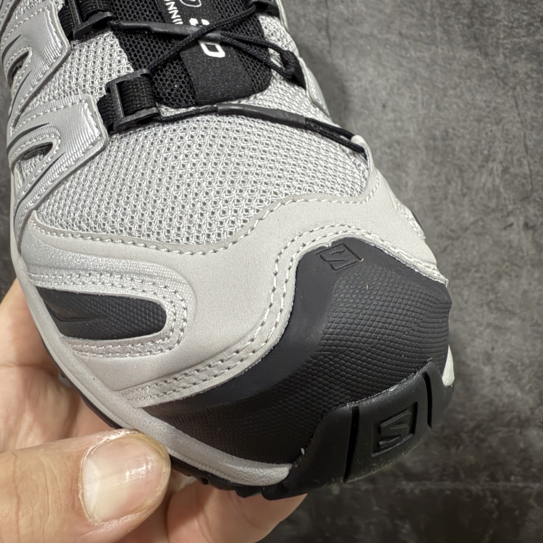 图片[5]-【666版本】SALOMON 萨洛蒙 XA PRO 3D 户外运动 网布减震防滑透气 低帮跑步鞋 男女同款 合金黑 474781（官方老版） 全新品质 巅峰之作 所有配色均购物原版拆解1：1开发 原材料打造 非市场公版便宜货 私模大底 清洁度比市场所有版本都高 全套原纸板楦头开发 原厂网布配套 确保原汁原味 完美呈现版型 原档数据独家私模五层组合大底 男女鞋同步官方开发至46 原装Ortholite轻量化鞋垫 中底布带钢印编号 原厂TPU锁扣 进口港宝加持 后跟自然饱满 还原公司包裹性 鞋面采用SENSIFT贴合技术 全方位贴合包裹脚型 鞋跟部鞋底牵引设计 提供强大的抓地性能 更适应野外崎岖不平的道路 其3D ADVANCED CHASSIS底盘 材料轻量大化 钉齿设计更具稳定性 防护性 鞋底易磨损区运用CONTAGRIP高耐磨材料 应对城市硬质路面长距离跑考验 尺码：36 36.5 37.5 38 38.5 39 40 40.5 41 42 42.5 43 44 45 46-选品中心