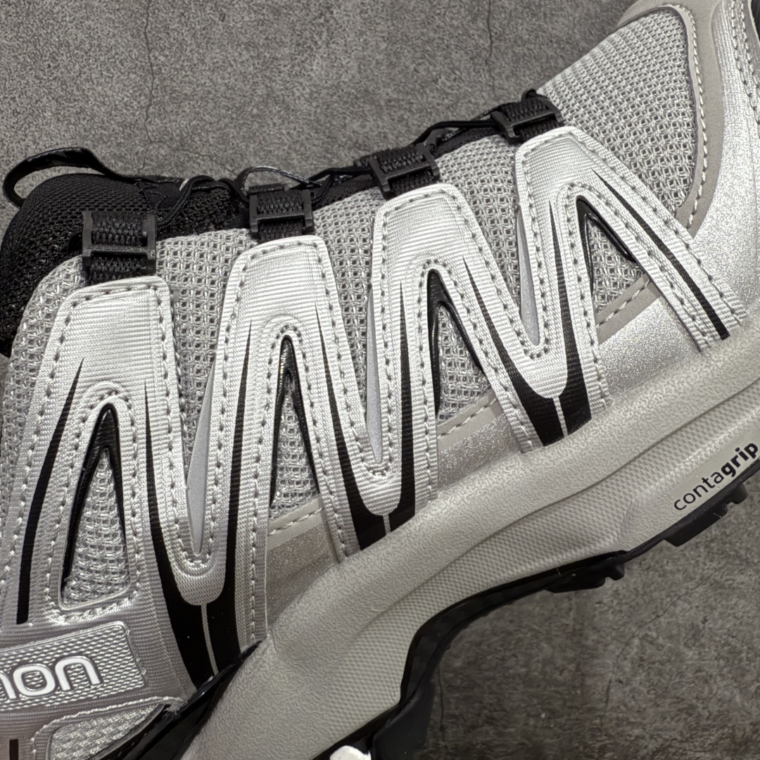 图片[4]-【666版本】SALOMON 萨洛蒙 XA PRO 3D 户外运动 网布减震防滑透气 低帮跑步鞋 男女同款 合金黑 474781（官方老版） 全新品质 巅峰之作 所有配色均购物原版拆解1：1开发 原材料打造 非市场公版便宜货 私模大底 清洁度比市场所有版本都高 全套原纸板楦头开发 原厂网布配套 确保原汁原味 完美呈现版型 原档数据独家私模五层组合大底 男女鞋同步官方开发至46 原装Ortholite轻量化鞋垫 中底布带钢印编号 原厂TPU锁扣 进口港宝加持 后跟自然饱满 还原公司包裹性 鞋面采用SENSIFT贴合技术 全方位贴合包裹脚型 鞋跟部鞋底牵引设计 提供强大的抓地性能 更适应野外崎岖不平的道路 其3D ADVANCED CHASSIS底盘 材料轻量大化 钉齿设计更具稳定性 防护性 鞋底易磨损区运用CONTAGRIP高耐磨材料 应对城市硬质路面长距离跑考验 尺码：36 36.5 37.5 38 38.5 39 40 40.5 41 42 42.5 43 44 45 46-选品中心