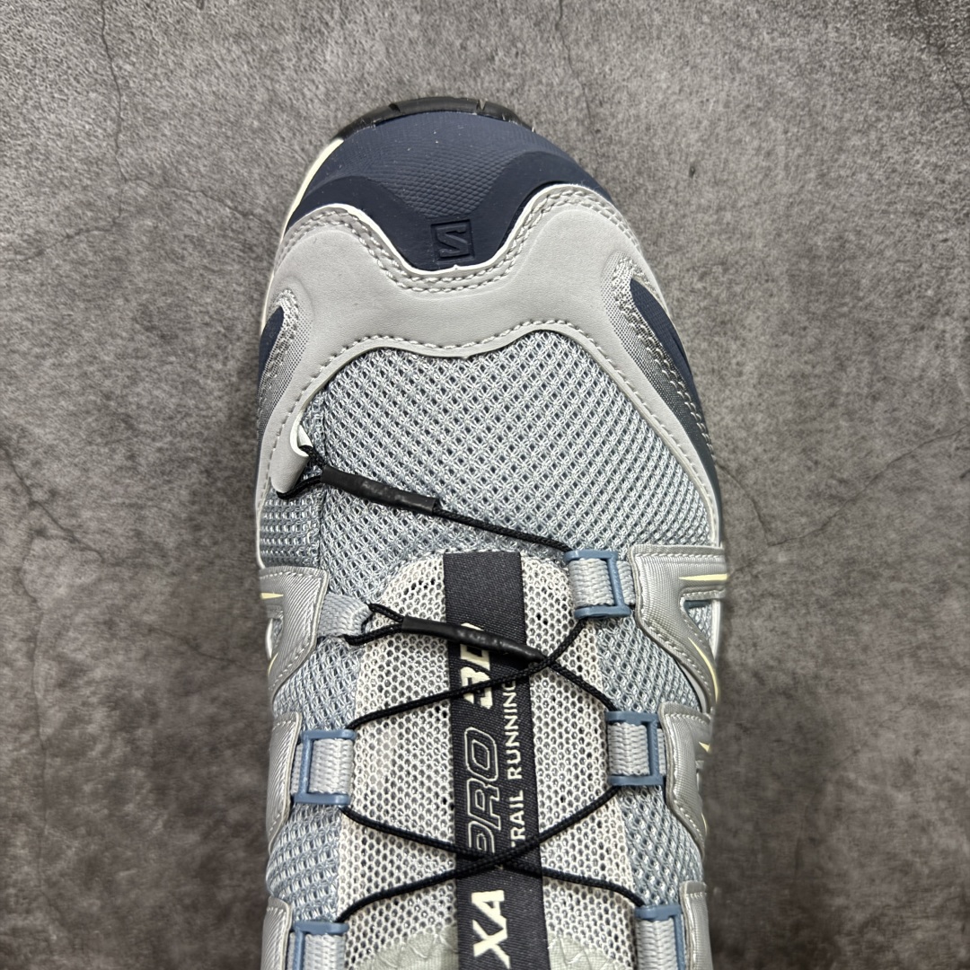图片[5]-【666版本】SALOMON 萨洛蒙 XA PRO 3D 户外运动 网布减震防滑透气 低帮跑步鞋 男女同款 沙场灰 472456 全新品质 巅峰之作 所有配色均购物原版拆解1：1开发 原材料打造 非市场公版便宜货 私模大底 清洁度比市场所有版本都高 全套原纸板楦头开发 原厂网布配套 确保原汁原味 完美呈现版型 原档数据独家私模五层组合大底 男女鞋同步官方开发至46 原装Ortholite轻量化鞋垫 中底布带钢印编号 原厂TPU锁扣 进口港宝加持 后跟自然饱满 还原公司包裹性 鞋面采用SENSIFT贴合技术 全方位贴合包裹脚型 鞋跟部鞋底牵引设计 提供强大的抓地性能 更适应野外崎岖不平的道路 其3D ADVANCED CHASSIS底盘 材料轻量大化 钉齿设计更具稳定性 防护性 鞋底易磨损区运用CONTAGRIP高耐磨材料 应对城市硬质路面长距离跑考验 尺码：36 36.5 37.5 38 38.5 39 40 40.5 41 42 42.5 43 44 45 46-选品中心