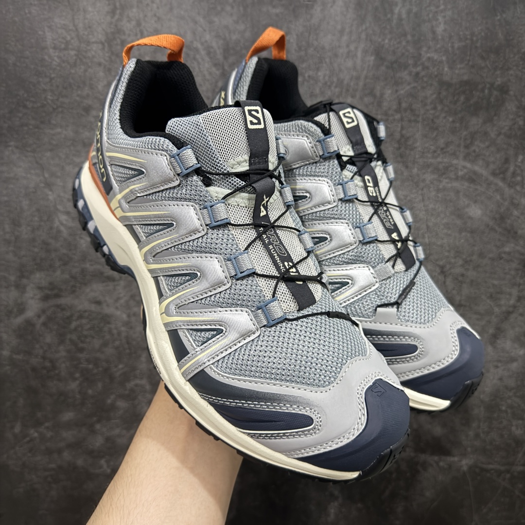 【666版本】SALOMON 萨洛蒙 XA PRO 3D 户外运动 网布减震防滑透气 低帮跑步鞋 男女同款 沙场灰 472456 全新品质 巅峰之作 所有配色均购物原版拆解1：1开发 原材料打造 非市场公版便宜货 私模大底 清洁度比市场所有版本都高 全套原纸板楦头开发 原厂网布配套 确保原汁原味 完美呈现版型 原档数据独家私模五层组合大底 男女鞋同步官方开发至46 原装Ortholite轻量化鞋垫 中底布带钢印编号 原厂TPU锁扣 进口港宝加持 后跟自然饱满 还原公司包裹性 鞋面采用SENSIFT贴合技术 全方位贴合包裹脚型 鞋跟部鞋底牵引设计 提供强大的抓地性能 更适应野外崎岖不平的道路 其3D ADVANCED CHASSIS底盘 材料轻量大化 钉齿设计更具稳定性 防护性 鞋底易磨损区运用CONTAGRIP高耐磨材料 应对城市硬质路面长距离跑考验 尺码：36 36.5 37.5 38 38.5 39 40 40.5 41 42 42.5 43 44 45 46-选品中心