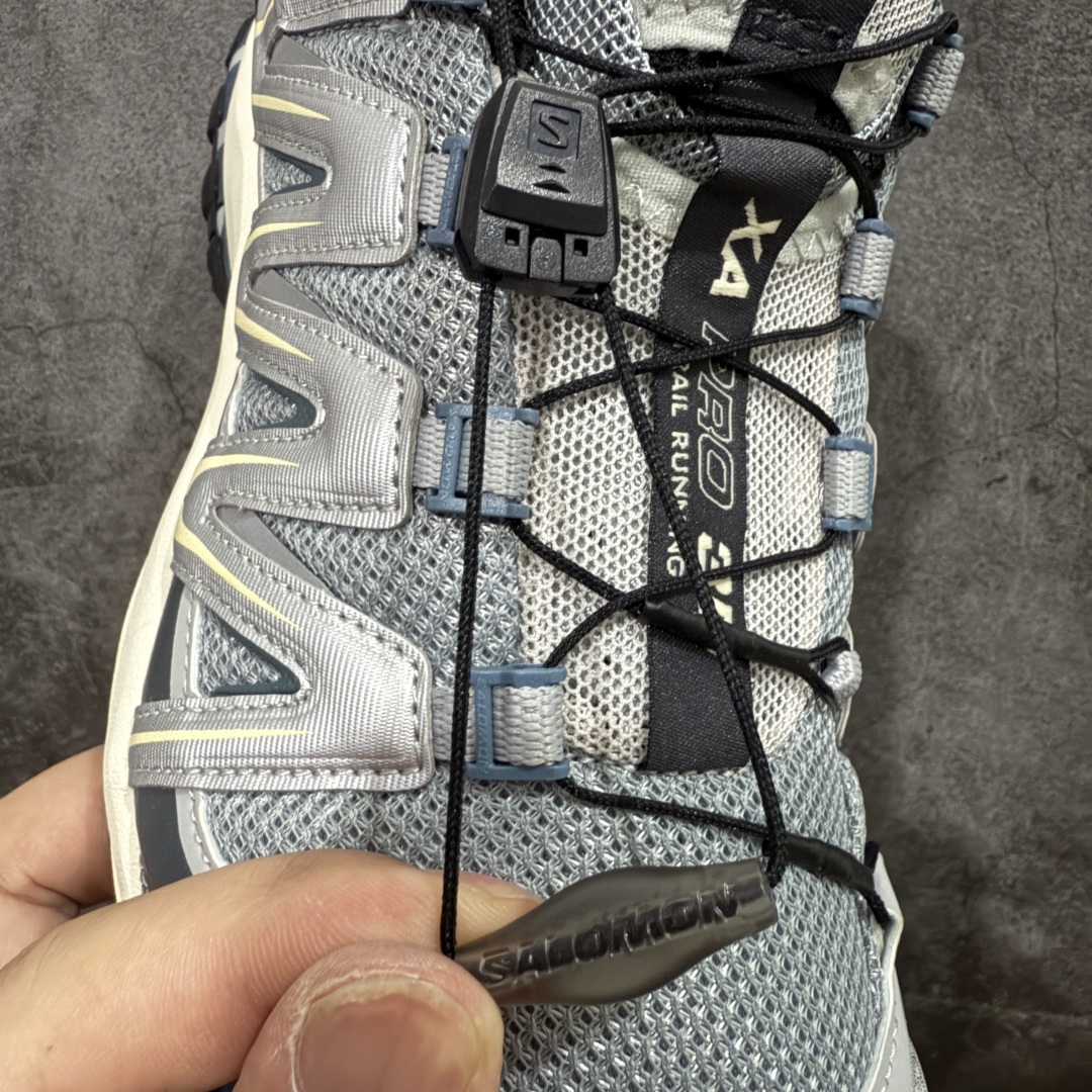 图片[9]-【666版本】SALOMON 萨洛蒙 XA PRO 3D 户外运动 网布减震防滑透气 低帮跑步鞋 男女同款 沙场灰 472456 全新品质 巅峰之作 所有配色均购物原版拆解1：1开发 原材料打造 非市场公版便宜货 私模大底 清洁度比市场所有版本都高 全套原纸板楦头开发 原厂网布配套 确保原汁原味 完美呈现版型 原档数据独家私模五层组合大底 男女鞋同步官方开发至46 原装Ortholite轻量化鞋垫 中底布带钢印编号 原厂TPU锁扣 进口港宝加持 后跟自然饱满 还原公司包裹性 鞋面采用SENSIFT贴合技术 全方位贴合包裹脚型 鞋跟部鞋底牵引设计 提供强大的抓地性能 更适应野外崎岖不平的道路 其3D ADVANCED CHASSIS底盘 材料轻量大化 钉齿设计更具稳定性 防护性 鞋底易磨损区运用CONTAGRIP高耐磨材料 应对城市硬质路面长距离跑考验 尺码：36 36.5 37.5 38 38.5 39 40 40.5 41 42 42.5 43 44 45 46-选品中心