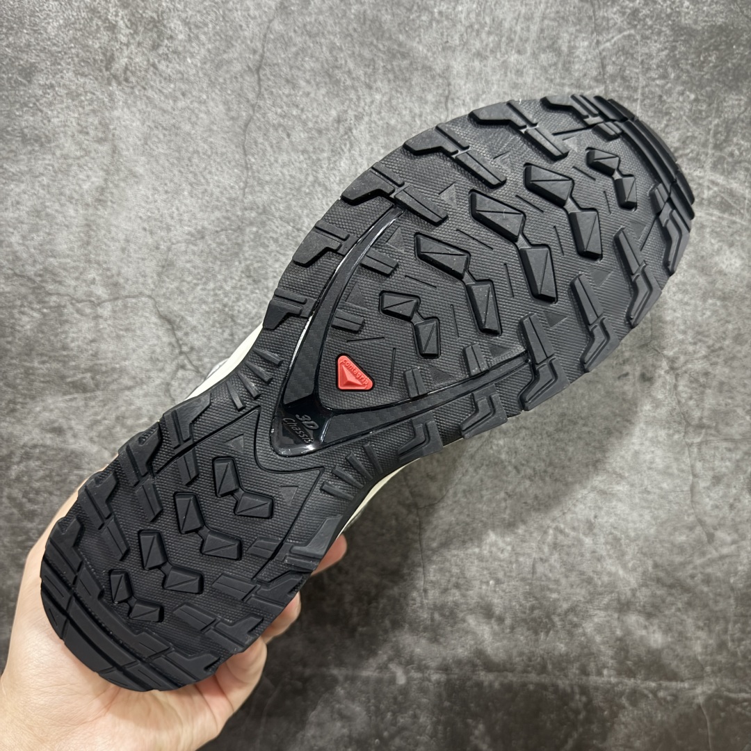 图片[9]-【666版本】SALOMON 萨洛蒙 XA PRO 3D 户外运动 网布减震防滑透气 低帮跑步鞋 男女同款 沙场灰 412322 全新品质 巅峰之作 所有配色均购物原版拆解1：1开发 原材料打造 非市场公版便宜货 私模大底 清洁度比市场所有版本都高 全套原纸板楦头开发 原厂网布配套 确保原汁原味 完美呈现版型 原档数据独家私模五层组合大底 男女鞋同步官方开发至46 原装Ortholite轻量化鞋垫 中底布带钢印编号 原厂TPU锁扣 进口港宝加持 后跟自然饱满 还原公司包裹性 鞋面采用SENSIFT贴合技术 全方位贴合包裹脚型 鞋跟部鞋底牵引设计 提供强大的抓地性能 更适应野外崎岖不平的道路 其3D ADVANCED CHASSIS底盘 材料轻量大化 钉齿设计更具稳定性 防护性 鞋底易磨损区运用CONTAGRIP高耐磨材料 应对城市硬质路面长距离跑考验 尺码：36 36.5 37.5 38 38.5 39 40 40.5 41 42 42.5 43 44 45 46-选品中心