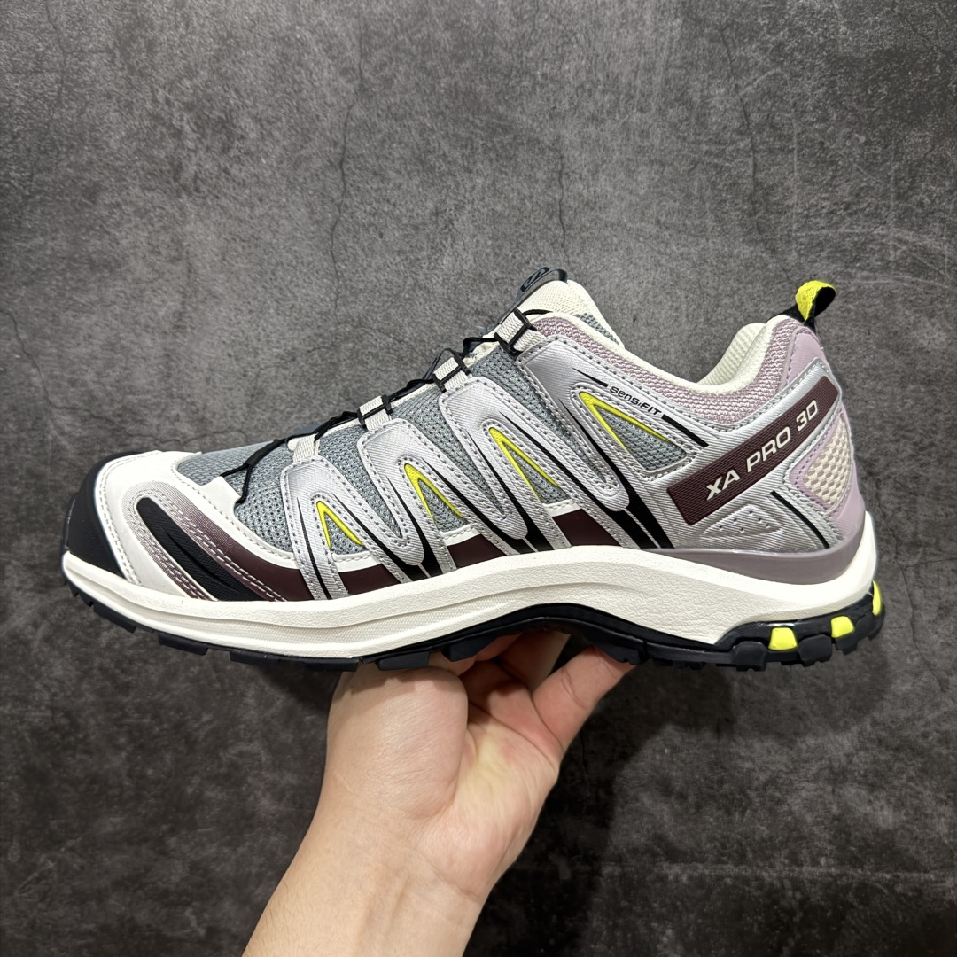 图片[2]-【666版本】SALOMON 萨洛蒙 XA PRO 3D 户外运动 网布减震防滑透气 低帮跑步鞋 男女同款 沙场灰 412322 全新品质 巅峰之作 所有配色均购物原版拆解1：1开发 原材料打造 非市场公版便宜货 私模大底 清洁度比市场所有版本都高 全套原纸板楦头开发 原厂网布配套 确保原汁原味 完美呈现版型 原档数据独家私模五层组合大底 男女鞋同步官方开发至46 原装Ortholite轻量化鞋垫 中底布带钢印编号 原厂TPU锁扣 进口港宝加持 后跟自然饱满 还原公司包裹性 鞋面采用SENSIFT贴合技术 全方位贴合包裹脚型 鞋跟部鞋底牵引设计 提供强大的抓地性能 更适应野外崎岖不平的道路 其3D ADVANCED CHASSIS底盘 材料轻量大化 钉齿设计更具稳定性 防护性 鞋底易磨损区运用CONTAGRIP高耐磨材料 应对城市硬质路面长距离跑考验 尺码：36 36.5 37.5 38 38.5 39 40 40.5 41 42 42.5 43 44 45 46-选品中心