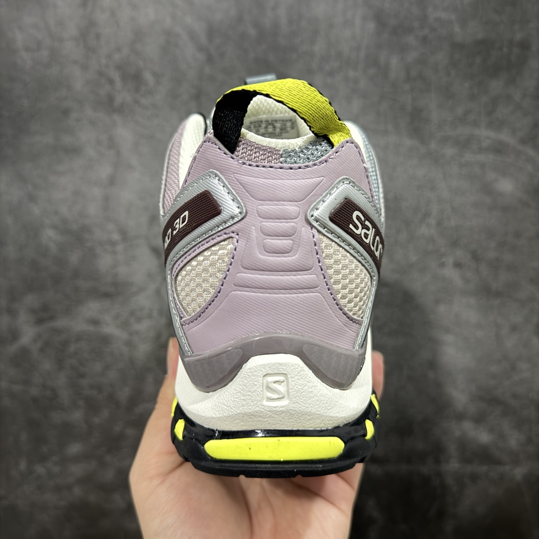 图片[4]-【666版本】SALOMON 萨洛蒙 XA PRO 3D 户外运动 网布减震防滑透气 低帮跑步鞋 男女同款 沙场灰 412322 全新品质 巅峰之作 所有配色均购物原版拆解1：1开发 原材料打造 非市场公版便宜货 私模大底 清洁度比市场所有版本都高 全套原纸板楦头开发 原厂网布配套 确保原汁原味 完美呈现版型 原档数据独家私模五层组合大底 男女鞋同步官方开发至46 原装Ortholite轻量化鞋垫 中底布带钢印编号 原厂TPU锁扣 进口港宝加持 后跟自然饱满 还原公司包裹性 鞋面采用SENSIFT贴合技术 全方位贴合包裹脚型 鞋跟部鞋底牵引设计 提供强大的抓地性能 更适应野外崎岖不平的道路 其3D ADVANCED CHASSIS底盘 材料轻量大化 钉齿设计更具稳定性 防护性 鞋底易磨损区运用CONTAGRIP高耐磨材料 应对城市硬质路面长距离跑考验 尺码：36 36.5 37.5 38 38.5 39 40 40.5 41 42 42.5 43 44 45 46-选品中心