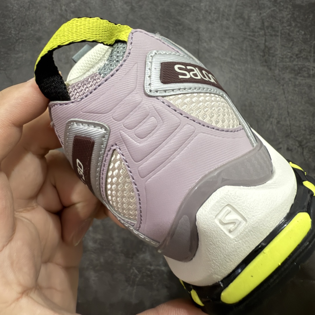 图片[2]-【666版本】SALOMON 萨洛蒙 XA PRO 3D 户外运动 网布减震防滑透气 低帮跑步鞋 男女同款 沙场灰 412322 全新品质 巅峰之作 所有配色均购物原版拆解1：1开发 原材料打造 非市场公版便宜货 私模大底 清洁度比市场所有版本都高 全套原纸板楦头开发 原厂网布配套 确保原汁原味 完美呈现版型 原档数据独家私模五层组合大底 男女鞋同步官方开发至46 原装Ortholite轻量化鞋垫 中底布带钢印编号 原厂TPU锁扣 进口港宝加持 后跟自然饱满 还原公司包裹性 鞋面采用SENSIFT贴合技术 全方位贴合包裹脚型 鞋跟部鞋底牵引设计 提供强大的抓地性能 更适应野外崎岖不平的道路 其3D ADVANCED CHASSIS底盘 材料轻量大化 钉齿设计更具稳定性 防护性 鞋底易磨损区运用CONTAGRIP高耐磨材料 应对城市硬质路面长距离跑考验 尺码：36 36.5 37.5 38 38.5 39 40 40.5 41 42 42.5 43 44 45 46-选品中心