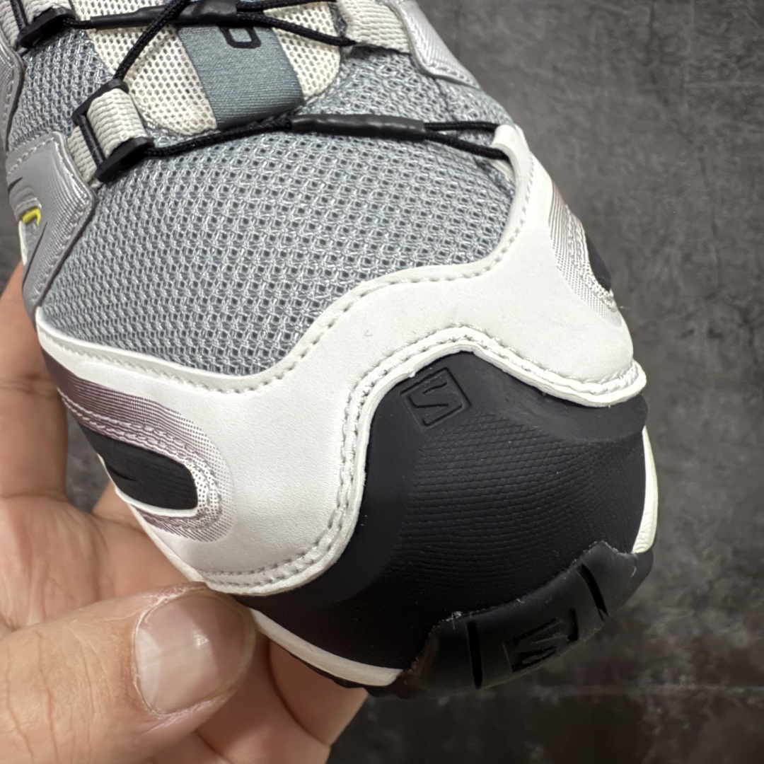 图片[5]-【666版本】SALOMON 萨洛蒙 XA PRO 3D 户外运动 网布减震防滑透气 低帮跑步鞋 男女同款 沙场灰 412322 全新品质 巅峰之作 所有配色均购物原版拆解1：1开发 原材料打造 非市场公版便宜货 私模大底 清洁度比市场所有版本都高 全套原纸板楦头开发 原厂网布配套 确保原汁原味 完美呈现版型 原档数据独家私模五层组合大底 男女鞋同步官方开发至46 原装Ortholite轻量化鞋垫 中底布带钢印编号 原厂TPU锁扣 进口港宝加持 后跟自然饱满 还原公司包裹性 鞋面采用SENSIFT贴合技术 全方位贴合包裹脚型 鞋跟部鞋底牵引设计 提供强大的抓地性能 更适应野外崎岖不平的道路 其3D ADVANCED CHASSIS底盘 材料轻量大化 钉齿设计更具稳定性 防护性 鞋底易磨损区运用CONTAGRIP高耐磨材料 应对城市硬质路面长距离跑考验 尺码：36 36.5 37.5 38 38.5 39 40 40.5 41 42 42.5 43 44 45 46-选品中心