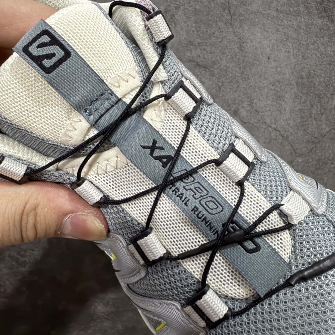 图片[6]-【666版本】SALOMON 萨洛蒙 XA PRO 3D 户外运动 网布减震防滑透气 低帮跑步鞋 男女同款 沙场灰 412322 全新品质 巅峰之作 所有配色均购物原版拆解1：1开发 原材料打造 非市场公版便宜货 私模大底 清洁度比市场所有版本都高 全套原纸板楦头开发 原厂网布配套 确保原汁原味 完美呈现版型 原档数据独家私模五层组合大底 男女鞋同步官方开发至46 原装Ortholite轻量化鞋垫 中底布带钢印编号 原厂TPU锁扣 进口港宝加持 后跟自然饱满 还原公司包裹性 鞋面采用SENSIFT贴合技术 全方位贴合包裹脚型 鞋跟部鞋底牵引设计 提供强大的抓地性能 更适应野外崎岖不平的道路 其3D ADVANCED CHASSIS底盘 材料轻量大化 钉齿设计更具稳定性 防护性 鞋底易磨损区运用CONTAGRIP高耐磨材料 应对城市硬质路面长距离跑考验 尺码：36 36.5 37.5 38 38.5 39 40 40.5 41 42 42.5 43 44 45 46-选品中心