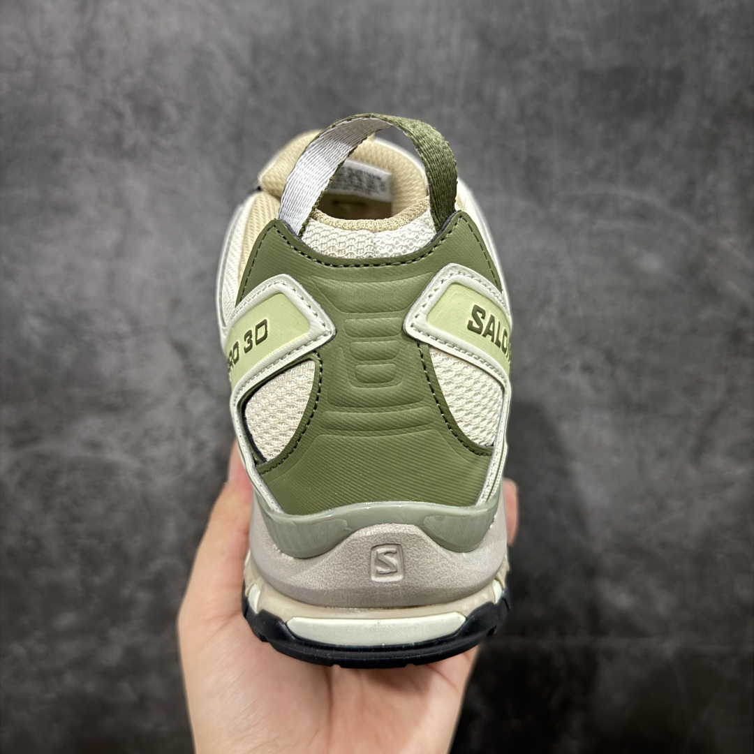 图片[4]-【666版本】SALOMON 萨洛蒙 XA PRO 3D 户外运动 网布减震防滑透气 低帮跑步鞋 男女同款 米灰色绿色 477735 全新品质 巅峰之作 所有配色均购物原版拆解1：1开发 原材料打造 非市场公版便宜货 私模大底 清洁度比市场所有版本都高 全套原纸板楦头开发 原厂网布配套 确保原汁原味 完美呈现版型 原档数据独家私模五层组合大底 男女鞋同步官方开发至46 原装Ortholite轻量化鞋垫 中底布带钢印编号 原厂TPU锁扣 进口港宝加持 后跟自然饱满 还原公司包裹性 鞋面采用SENSIFT贴合技术 全方位贴合包裹脚型 鞋跟部鞋底牵引设计 提供强大的抓地性能 更适应野外崎岖不平的道路 其3D ADVANCED CHASSIS底盘 材料轻量大化 钉齿设计更具稳定性 防护性 鞋底易磨损区运用CONTAGRIP高耐磨材料 应对城市硬质路面长距离跑考验 尺码：36 36.5 37.5 38 38.5 39 40 40.5 41 42 42.5 43 44 45 46-选品中心