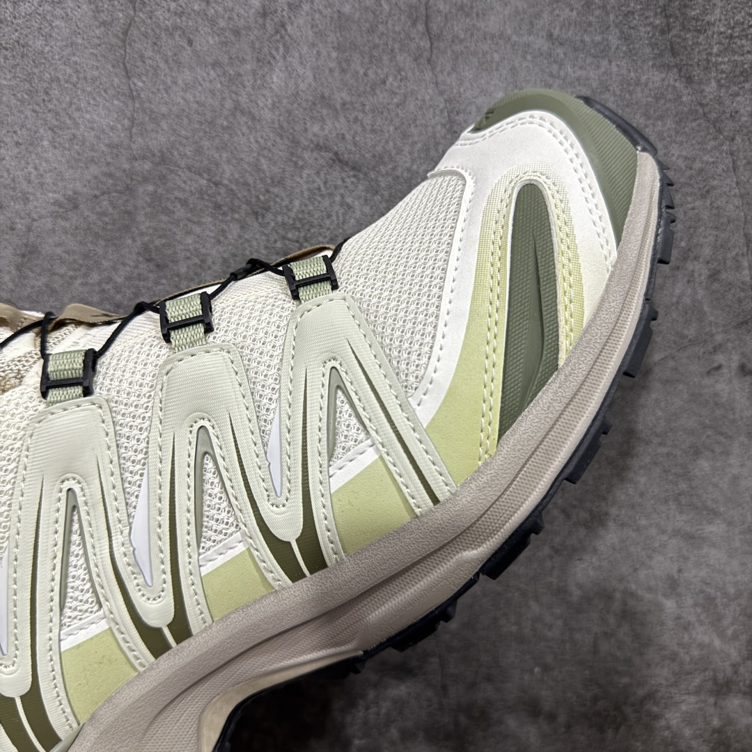 图片[6]-【666版本】SALOMON 萨洛蒙 XA PRO 3D 户外运动 网布减震防滑透气 低帮跑步鞋 男女同款 米灰色绿色 477735 全新品质 巅峰之作 所有配色均购物原版拆解1：1开发 原材料打造 非市场公版便宜货 私模大底 清洁度比市场所有版本都高 全套原纸板楦头开发 原厂网布配套 确保原汁原味 完美呈现版型 原档数据独家私模五层组合大底 男女鞋同步官方开发至46 原装Ortholite轻量化鞋垫 中底布带钢印编号 原厂TPU锁扣 进口港宝加持 后跟自然饱满 还原公司包裹性 鞋面采用SENSIFT贴合技术 全方位贴合包裹脚型 鞋跟部鞋底牵引设计 提供强大的抓地性能 更适应野外崎岖不平的道路 其3D ADVANCED CHASSIS底盘 材料轻量大化 钉齿设计更具稳定性 防护性 鞋底易磨损区运用CONTAGRIP高耐磨材料 应对城市硬质路面长距离跑考验 尺码：36 36.5 37.5 38 38.5 39 40 40.5 41 42 42.5 43 44 45 46-选品中心