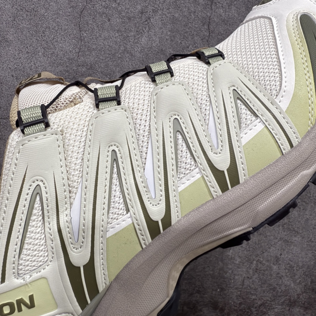 图片[4]-【666版本】SALOMON 萨洛蒙 XA PRO 3D 户外运动 网布减震防滑透气 低帮跑步鞋 男女同款 米灰色绿色 477735 全新品质 巅峰之作 所有配色均购物原版拆解1：1开发 原材料打造 非市场公版便宜货 私模大底 清洁度比市场所有版本都高 全套原纸板楦头开发 原厂网布配套 确保原汁原味 完美呈现版型 原档数据独家私模五层组合大底 男女鞋同步官方开发至46 原装Ortholite轻量化鞋垫 中底布带钢印编号 原厂TPU锁扣 进口港宝加持 后跟自然饱满 还原公司包裹性 鞋面采用SENSIFT贴合技术 全方位贴合包裹脚型 鞋跟部鞋底牵引设计 提供强大的抓地性能 更适应野外崎岖不平的道路 其3D ADVANCED CHASSIS底盘 材料轻量大化 钉齿设计更具稳定性 防护性 鞋底易磨损区运用CONTAGRIP高耐磨材料 应对城市硬质路面长距离跑考验 尺码：36 36.5 37.5 38 38.5 39 40 40.5 41 42 42.5 43 44 45 46-选品中心