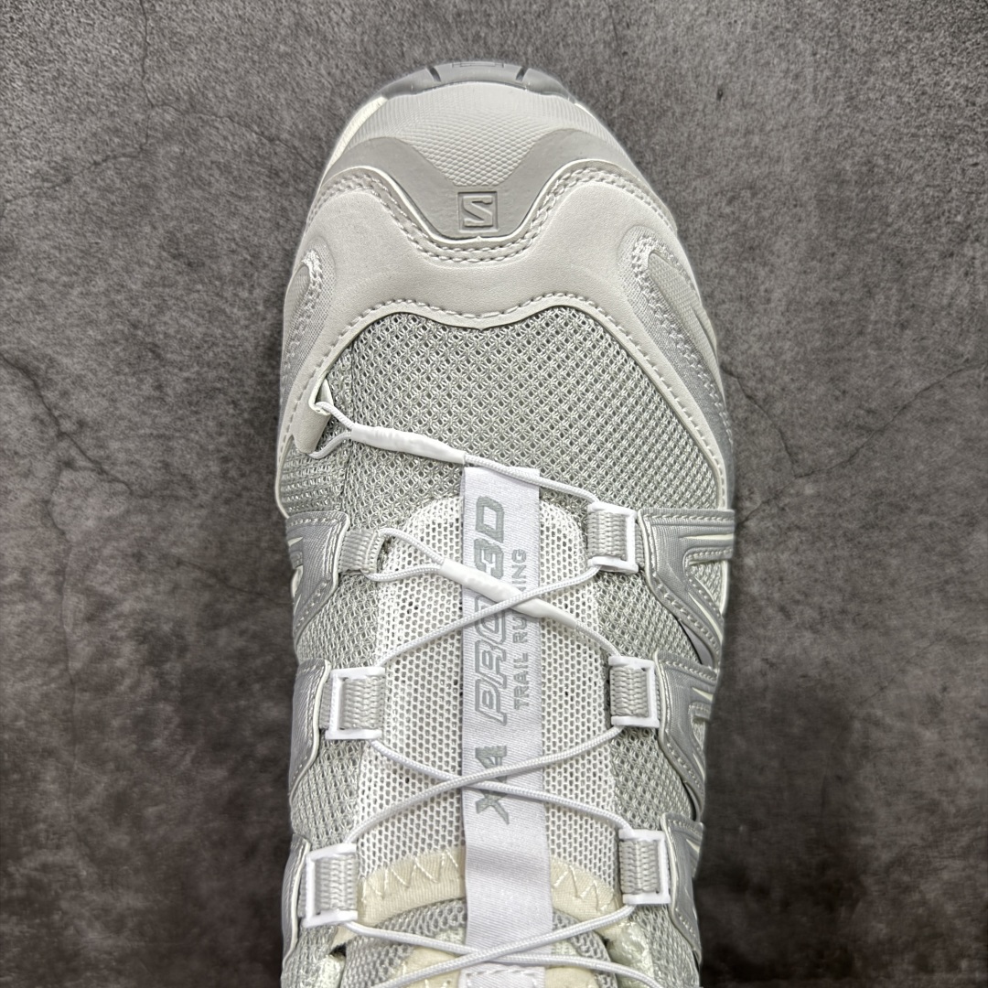 图片[5]-【666版本】SALOMON 萨洛蒙 XA PRO 3D 户外运动 网布减震防滑透气 低帮跑步鞋 男女同款 银色 477736 全新品质 巅峰之作 所有配色均购物原版拆解1：1开发 原材料打造 非市场公版便宜货 私模大底 清洁度比市场所有版本都高 全套原纸板楦头开发 原厂网布配套 确保原汁原味 完美呈现版型 原档数据独家私模五层组合大底 男女鞋同步官方开发至46 原装Ortholite轻量化鞋垫 中底布带钢印编号 原厂TPU锁扣 进口港宝加持 后跟自然饱满 还原公司包裹性 鞋面采用SENSIFT贴合技术 全方位贴合包裹脚型 鞋跟部鞋底牵引设计 提供强大的抓地性能 更适应野外崎岖不平的道路 其3D ADVANCED CHASSIS底盘 材料轻量大化 钉齿设计更具稳定性 防护性 鞋底易磨损区运用CONTAGRIP高耐磨材料 应对城市硬质路面长距离跑考验 尺码：36 36.5 37.5 38 38.5 39 40 40.5 41 42 42.5 43 44 45 46-选品中心