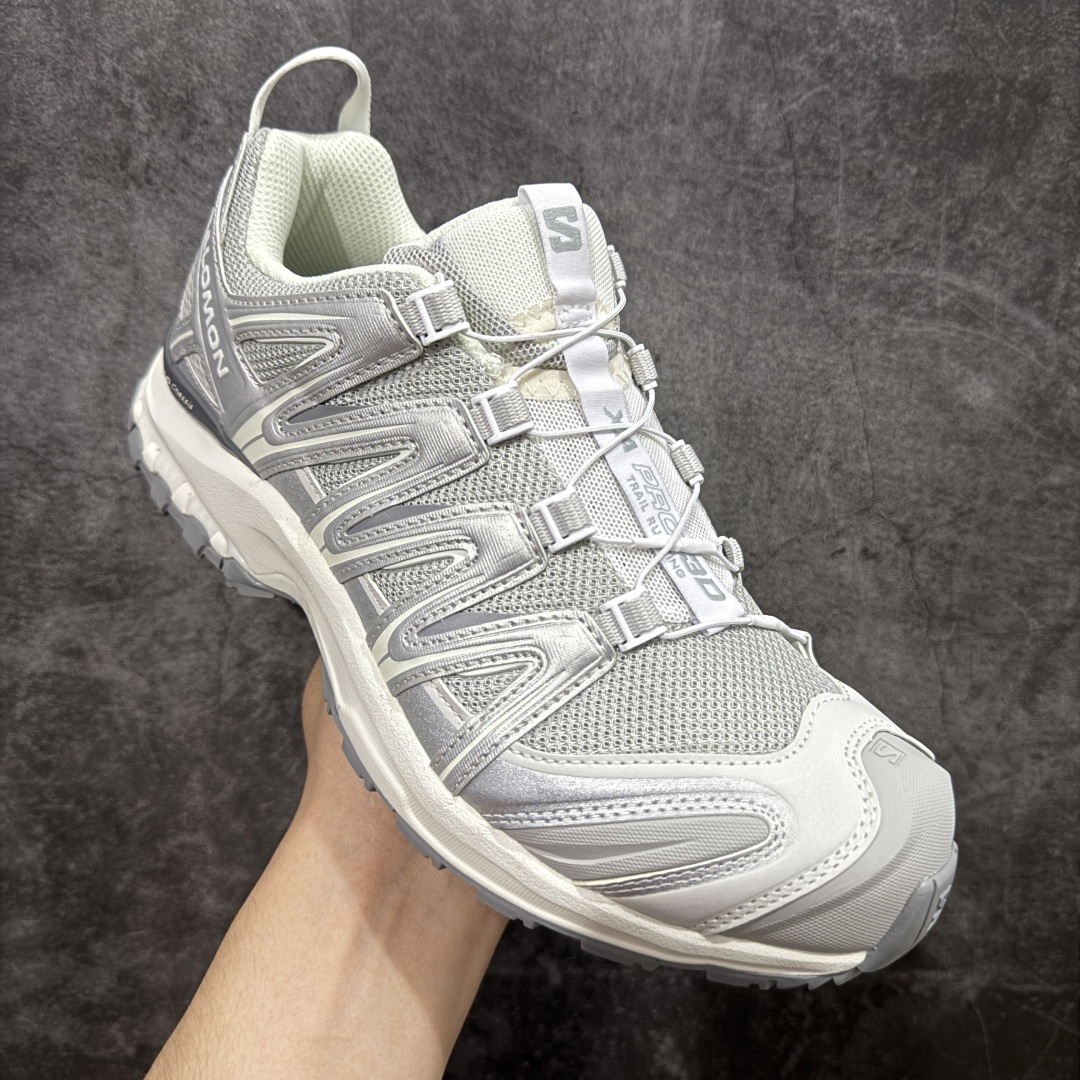 图片[3]-【666版本】SALOMON 萨洛蒙 XA PRO 3D 户外运动 网布减震防滑透气 低帮跑步鞋 男女同款 银色 477736 全新品质 巅峰之作 所有配色均购物原版拆解1：1开发 原材料打造 非市场公版便宜货 私模大底 清洁度比市场所有版本都高 全套原纸板楦头开发 原厂网布配套 确保原汁原味 完美呈现版型 原档数据独家私模五层组合大底 男女鞋同步官方开发至46 原装Ortholite轻量化鞋垫 中底布带钢印编号 原厂TPU锁扣 进口港宝加持 后跟自然饱满 还原公司包裹性 鞋面采用SENSIFT贴合技术 全方位贴合包裹脚型 鞋跟部鞋底牵引设计 提供强大的抓地性能 更适应野外崎岖不平的道路 其3D ADVANCED CHASSIS底盘 材料轻量大化 钉齿设计更具稳定性 防护性 鞋底易磨损区运用CONTAGRIP高耐磨材料 应对城市硬质路面长距离跑考验 尺码：36 36.5 37.5 38 38.5 39 40 40.5 41 42 42.5 43 44 45 46-选品中心