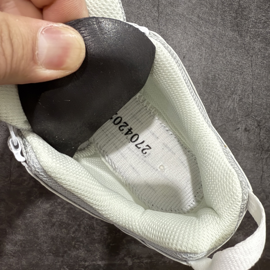 图片[8]-【666版本】SALOMON 萨洛蒙 XA PRO 3D 户外运动 网布减震防滑透气 低帮跑步鞋 男女同款 银色 477736 全新品质 巅峰之作 所有配色均购物原版拆解1：1开发 原材料打造 非市场公版便宜货 私模大底 清洁度比市场所有版本都高 全套原纸板楦头开发 原厂网布配套 确保原汁原味 完美呈现版型 原档数据独家私模五层组合大底 男女鞋同步官方开发至46 原装Ortholite轻量化鞋垫 中底布带钢印编号 原厂TPU锁扣 进口港宝加持 后跟自然饱满 还原公司包裹性 鞋面采用SENSIFT贴合技术 全方位贴合包裹脚型 鞋跟部鞋底牵引设计 提供强大的抓地性能 更适应野外崎岖不平的道路 其3D ADVANCED CHASSIS底盘 材料轻量大化 钉齿设计更具稳定性 防护性 鞋底易磨损区运用CONTAGRIP高耐磨材料 应对城市硬质路面长距离跑考验 尺码：36 36.5 37.5 38 38.5 39 40 40.5 41 42 42.5 43 44 45 46-选品中心