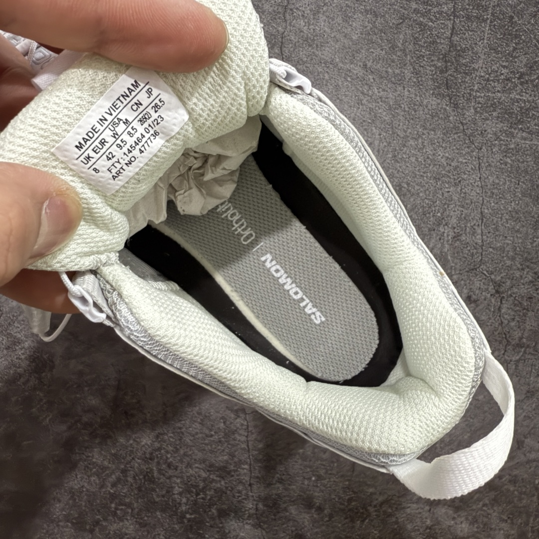 图片[7]-【666版本】SALOMON 萨洛蒙 XA PRO 3D 户外运动 网布减震防滑透气 低帮跑步鞋 男女同款 银色 477736 全新品质 巅峰之作 所有配色均购物原版拆解1：1开发 原材料打造 非市场公版便宜货 私模大底 清洁度比市场所有版本都高 全套原纸板楦头开发 原厂网布配套 确保原汁原味 完美呈现版型 原档数据独家私模五层组合大底 男女鞋同步官方开发至46 原装Ortholite轻量化鞋垫 中底布带钢印编号 原厂TPU锁扣 进口港宝加持 后跟自然饱满 还原公司包裹性 鞋面采用SENSIFT贴合技术 全方位贴合包裹脚型 鞋跟部鞋底牵引设计 提供强大的抓地性能 更适应野外崎岖不平的道路 其3D ADVANCED CHASSIS底盘 材料轻量大化 钉齿设计更具稳定性 防护性 鞋底易磨损区运用CONTAGRIP高耐磨材料 应对城市硬质路面长距离跑考验 尺码：36 36.5 37.5 38 38.5 39 40 40.5 41 42 42.5 43 44 45 46-选品中心