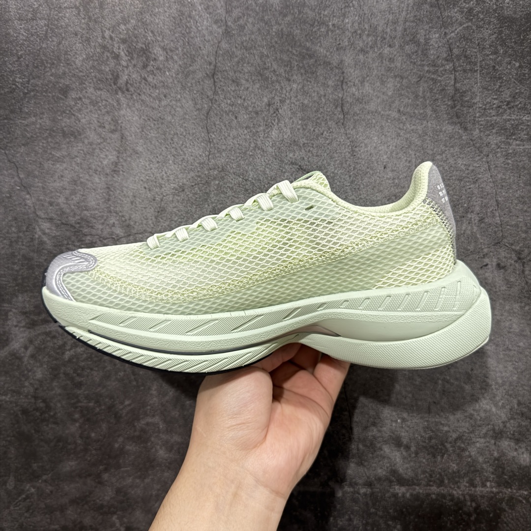 图片[2]-【莞产顶级】MM6马吉拉 x Salomon 萨洛蒙Spectur 2系列 情侣款 网面 厚底 休闲 运动鞋 户外 跑鞋 Margiela 与 SALOMON 合作的2025春夏系列鞋款，以公路跑鞋Spectur 2为基础，鞋面采用大孔网眼材质搭配同色系压胶与裁片，鞋侧有双方品牌标识，材质涵盖聚酯纤维、聚氨酯、橡胶等；它搭载全长碳纤维板 Energy Blade 与 Energy Foam缓震系统，后掌加厚加宽，兼具推进力、缓震回弹与稳定性 配送专柜精美包装🛍📦 ▪️面料： 原版进口透气网面 ▪️内里：原版进口透气网里 ▪️鞋底：原版开模超轻发泡大底 ▪️底厚：4.5CM ▪️尺码： 女款35-40 / 男款39-45-选品中心