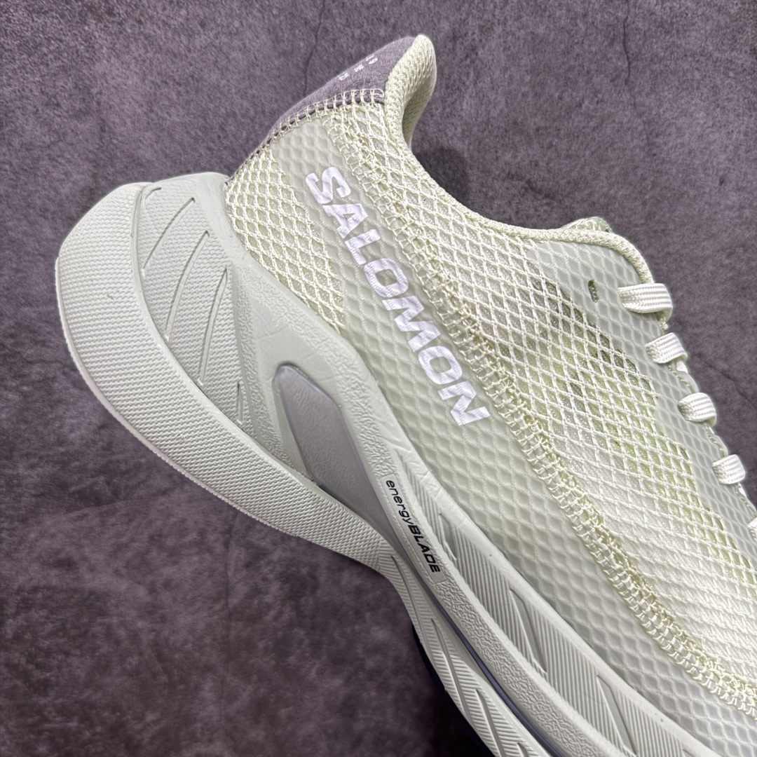 图片[7]-【莞产顶级】MM6马吉拉 x Salomon 萨洛蒙Spectur 2系列 情侣款 网面 厚底 休闲 运动鞋 户外 跑鞋 Margiela 与 SALOMON 合作的2025春夏系列鞋款，以公路跑鞋Spectur 2为基础，鞋面采用大孔网眼材质搭配同色系压胶与裁片，鞋侧有双方品牌标识，材质涵盖聚酯纤维、聚氨酯、橡胶等；它搭载全长碳纤维板 Energy Blade 与 Energy Foam缓震系统，后掌加厚加宽，兼具推进力、缓震回弹与稳定性 配送专柜精美包装🛍📦 ▪️面料： 原版进口透气网面 ▪️内里：原版进口透气网里 ▪️鞋底：原版开模超轻发泡大底 ▪️底厚：4.5CM ▪️尺码： 女款35-40 / 男款39-45-选品中心