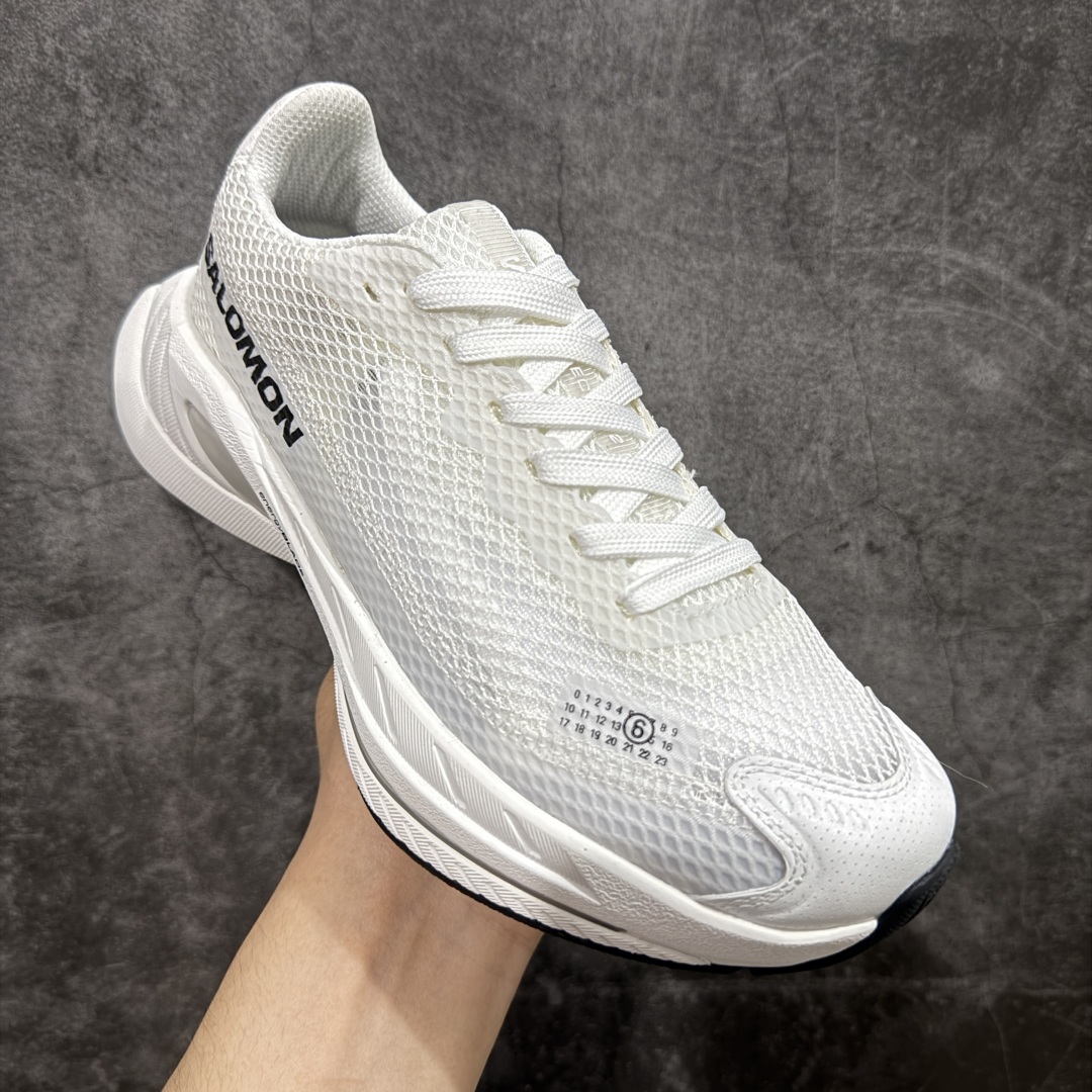 图片[3]-【莞产顶级】MM6马吉拉 x Salomon 萨洛蒙Spectur 2系列 情侣款 网面 厚底 休闲 运动鞋 户外 跑鞋 Margiela 与 SALOMON 合作的2025春夏系列鞋款，以公路跑鞋Spectur 2为基础，鞋面采用大孔网眼材质搭配同色系压胶与裁片，鞋侧有双方品牌标识，材质涵盖聚酯纤维、聚氨酯、橡胶等；它搭载全长碳纤维板 Energy Blade 与 Energy Foam缓震系统，后掌加厚加宽，兼具推进力、缓震回弹与稳定性 配送专柜精美包装🛍📦 ▪️面料： 原版进口透气网面 ▪️内里：原版进口透气网里 ▪️鞋底：原版开模超轻发泡大底 ▪️底厚：4.5CM ▪️尺码： 女款35-40 / 男款39-45-选品中心