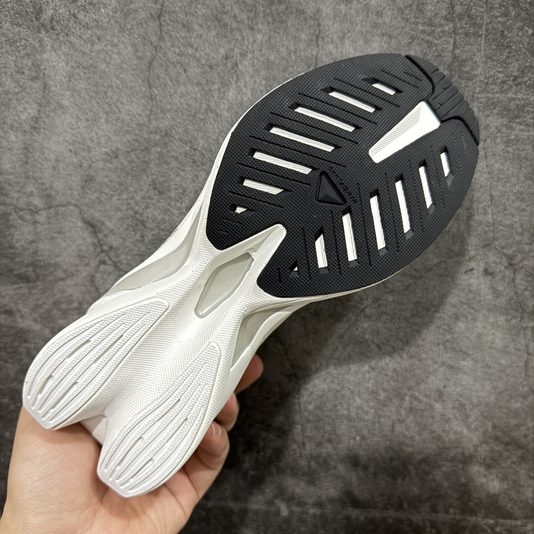 图片[9]-【莞产顶级】MM6马吉拉 x Salomon 萨洛蒙Spectur 2系列 情侣款 网面 厚底 休闲 运动鞋 户外 跑鞋 Margiela 与 SALOMON 合作的2025春夏系列鞋款，以公路跑鞋Spectur 2为基础，鞋面采用大孔网眼材质搭配同色系压胶与裁片，鞋侧有双方品牌标识，材质涵盖聚酯纤维、聚氨酯、橡胶等；它搭载全长碳纤维板 Energy Blade 与 Energy Foam缓震系统，后掌加厚加宽，兼具推进力、缓震回弹与稳定性 配送专柜精美包装🛍📦 ▪️面料： 原版进口透气网面 ▪️内里：原版进口透气网里 ▪️鞋底：原版开模超轻发泡大底 ▪️底厚：4.5CM ▪️尺码： 女款35-40 / 男款39-45-选品中心