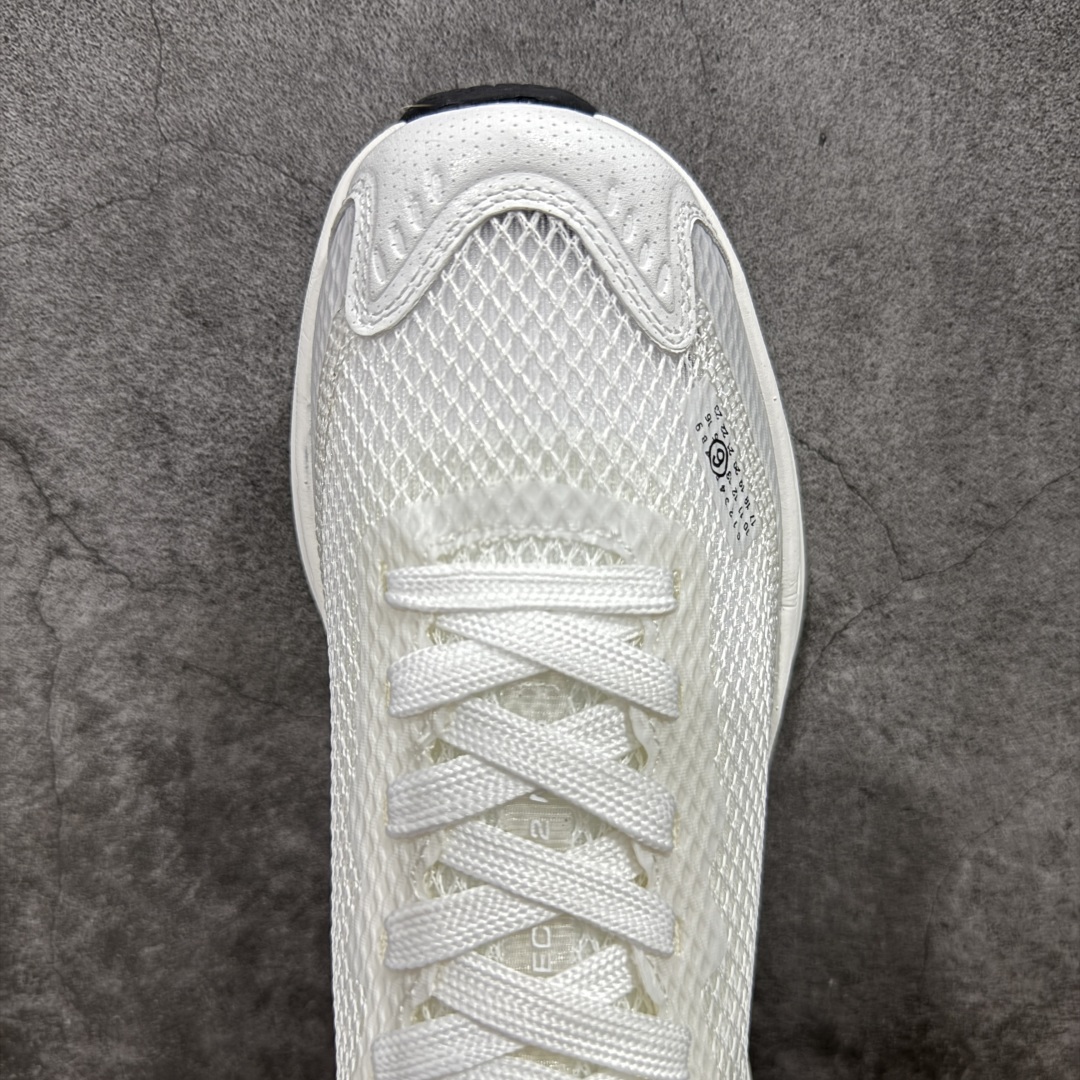 图片[5]-【莞产顶级】MM6马吉拉 x Salomon 萨洛蒙Spectur 2系列 情侣款 网面 厚底 休闲 运动鞋 户外 跑鞋 Margiela 与 SALOMON 合作的2025春夏系列鞋款，以公路跑鞋Spectur 2为基础，鞋面采用大孔网眼材质搭配同色系压胶与裁片，鞋侧有双方品牌标识，材质涵盖聚酯纤维、聚氨酯、橡胶等；它搭载全长碳纤维板 Energy Blade 与 Energy Foam缓震系统，后掌加厚加宽，兼具推进力、缓震回弹与稳定性 配送专柜精美包装🛍📦 ▪️面料： 原版进口透气网面 ▪️内里：原版进口透气网里 ▪️鞋底：原版开模超轻发泡大底 ▪️底厚：4.5CM ▪️尺码： 女款35-40 / 男款39-45-选品中心