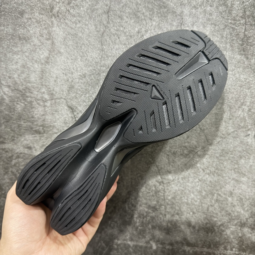 图片[9]-【莞产顶级】MM6马吉拉 x Salomon 萨洛蒙Spectur 2系列 情侣款 网面 厚底 休闲 运动鞋 户外 跑鞋 Margiela 与 SALOMON 合作的2025春夏系列鞋款，以公路跑鞋Spectur 2为基础，鞋面采用大孔网眼材质搭配同色系压胶与裁片，鞋侧有双方品牌标识，材质涵盖聚酯纤维、聚氨酯、橡胶等；它搭载全长碳纤维板 Energy Blade 与 Energy Foam缓震系统，后掌加厚加宽，兼具推进力、缓震回弹与稳定性 配送专柜精美包装🛍📦 ▪️面料： 原版进口透气网面 ▪️内里：原版进口透气网里 ▪️鞋底：原版开模超轻发泡大底 ▪️底厚：4.5CM ▪️尺码： 女款35-40 / 男款39-45-选品中心