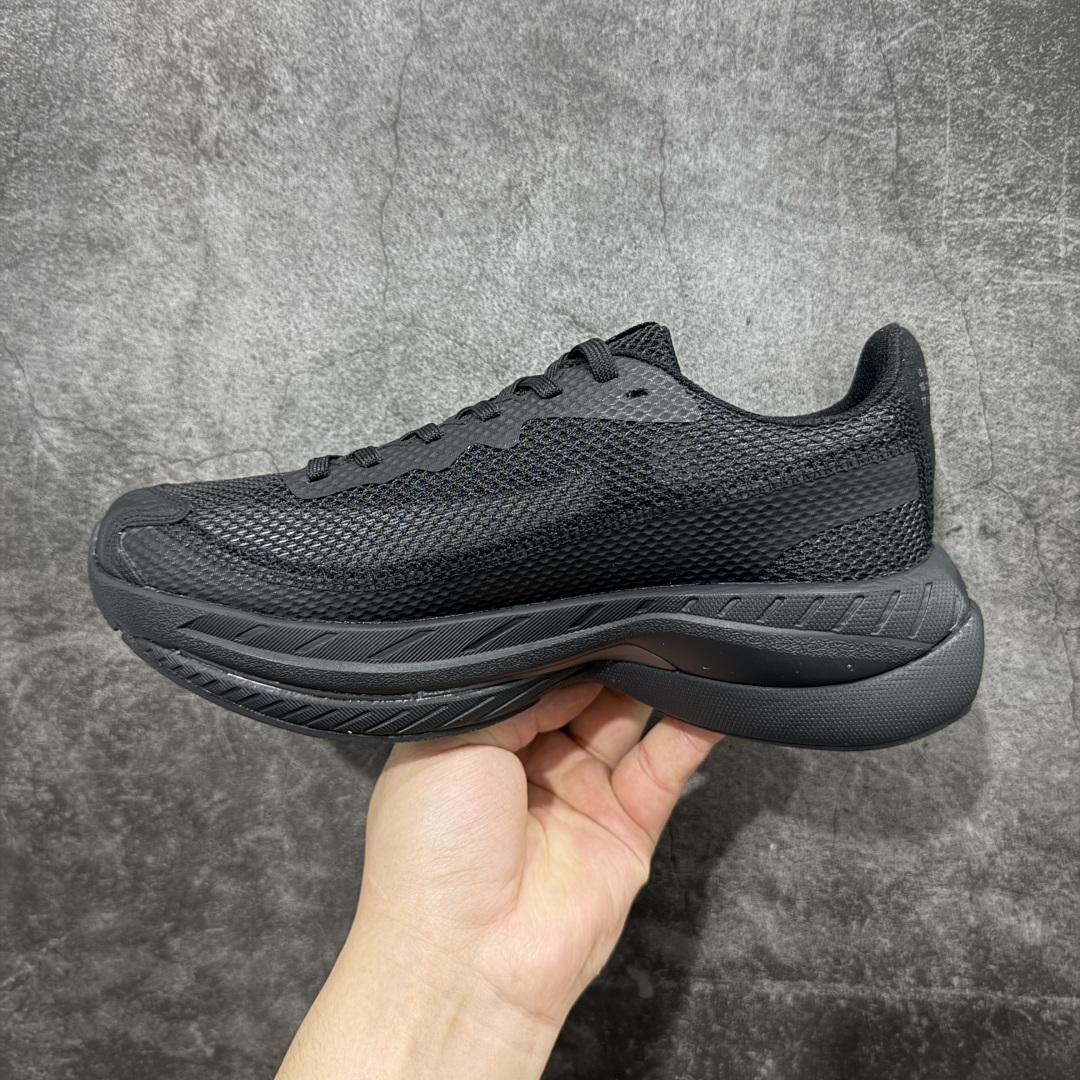 图片[2]-【莞产顶级】MM6马吉拉 x Salomon 萨洛蒙Spectur 2系列 情侣款 网面 厚底 休闲 运动鞋 户外 跑鞋 Margiela 与 SALOMON 合作的2025春夏系列鞋款，以公路跑鞋Spectur 2为基础，鞋面采用大孔网眼材质搭配同色系压胶与裁片，鞋侧有双方品牌标识，材质涵盖聚酯纤维、聚氨酯、橡胶等；它搭载全长碳纤维板 Energy Blade 与 Energy Foam缓震系统，后掌加厚加宽，兼具推进力、缓震回弹与稳定性 配送专柜精美包装🛍📦 ▪️面料： 原版进口透气网面 ▪️内里：原版进口透气网里 ▪️鞋底：原版开模超轻发泡大底 ▪️底厚：4.5CM ▪️尺码： 女款35-40 / 男款39-45-选品中心