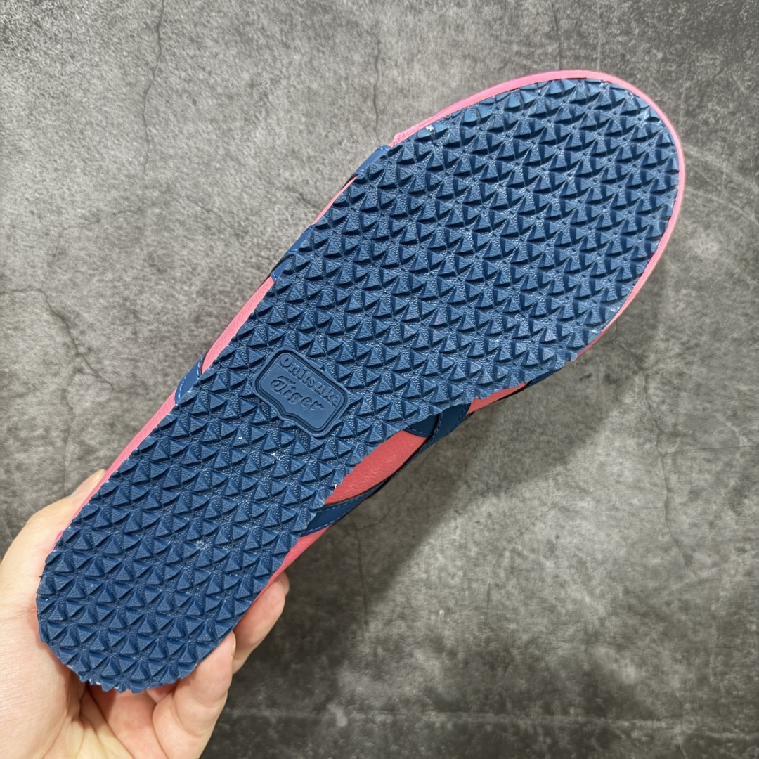 图片[9]-【纯原头层版】Asics Onitsuka Tiger MEXICO 66 亚瑟士鬼冢虎复古经典板鞋 市场王者选手 海外订单工厂出品 目前全市场最好的品质没有之一 纯原小羊皮材料 质感柔软度满分 长期生产补货永不断码 超成熟稳定的做工品控 原装全套纸板楦头开发 原汁原味 完美呈现版型 私模正确鞋底咬花纹路 一比一鞋头弧度高度鞋身弧度 绝不口嗨 细节品控鞋型随意秒杀市面 原档咬花纹路私模大底 一个单元有六个三角形 总体形拼接呈现花瓣状 官方四联吊牌 原装Ortholite轻量化鞋垫 原盒原配 质保卡 说明书 钢印防尘纸 纸板中底带钢印 乳胶组合鞋垫 支持全方位的对比专柜 产品从款式颜色造型上体现出追求舒适和细节的完美 鞋类更是推崇手工制作的严谨与完美 融舒适性与可穿性的设计风格 注重细节的完美和别致魅力 既保持稳重 又不失轻松的时尚感 尺码：36 37 37.5 38 39 39.5 40 40.5 41.5 42 42.5 43.5 44 45-选品中心