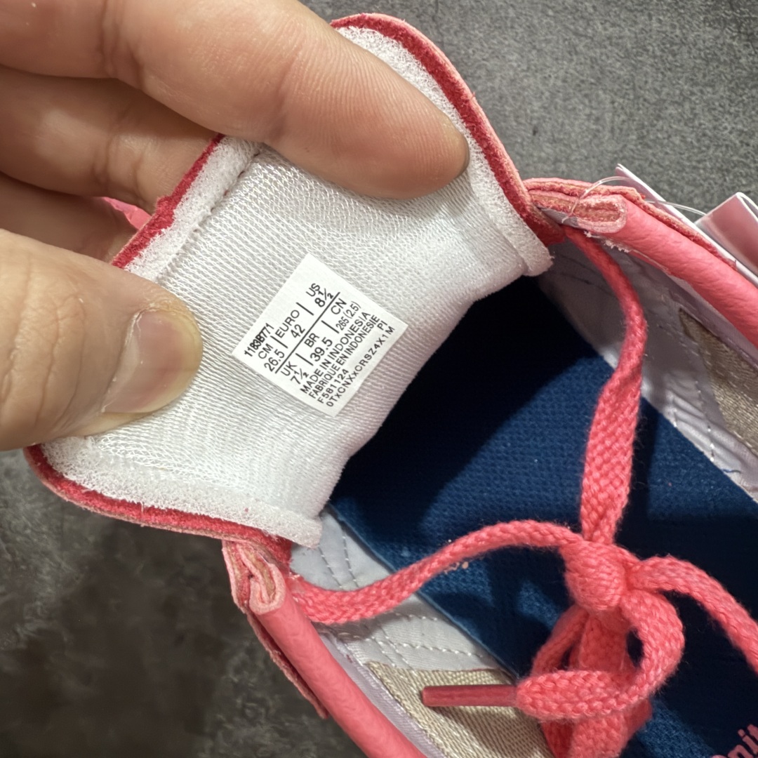 图片[6]-【纯原头层版】Asics Onitsuka Tiger MEXICO 66 亚瑟士鬼冢虎复古经典板鞋 市场王者选手 海外订单工厂出品 目前全市场最好的品质没有之一 纯原小羊皮材料 质感柔软度满分 长期生产补货永不断码 超成熟稳定的做工品控 原装全套纸板楦头开发 原汁原味 完美呈现版型 私模正确鞋底咬花纹路 一比一鞋头弧度高度鞋身弧度 绝不口嗨 细节品控鞋型随意秒杀市面 原档咬花纹路私模大底 一个单元有六个三角形 总体形拼接呈现花瓣状 官方四联吊牌 原装Ortholite轻量化鞋垫 原盒原配 质保卡 说明书 钢印防尘纸 纸板中底带钢印 乳胶组合鞋垫 支持全方位的对比专柜 产品从款式颜色造型上体现出追求舒适和细节的完美 鞋类更是推崇手工制作的严谨与完美 融舒适性与可穿性的设计风格 注重细节的完美和别致魅力 既保持稳重 又不失轻松的时尚感 尺码：36 37 37.5 38 39 39.5 40 40.5 41.5 42 42.5 43.5 44 45-选品中心