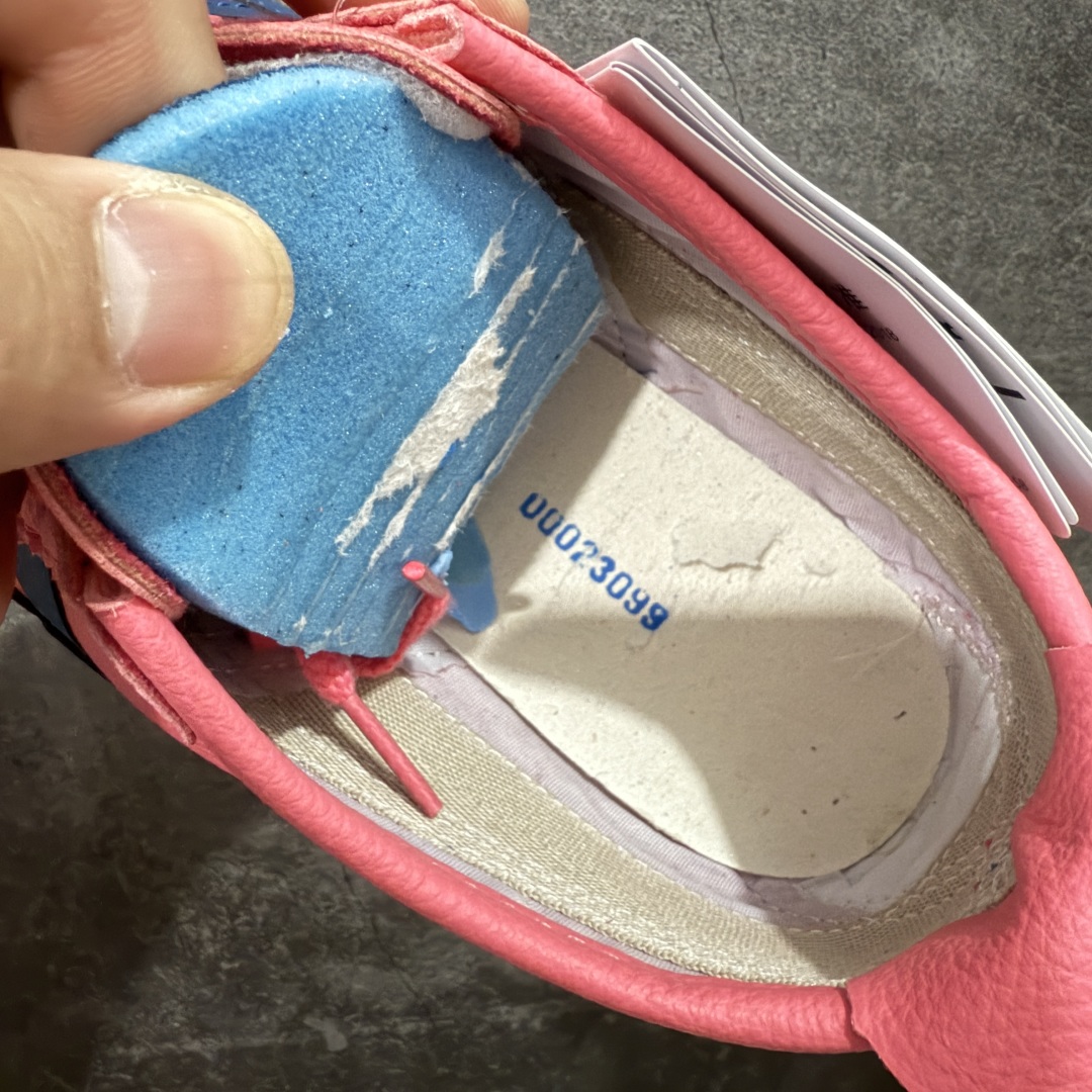 图片[8]-【纯原头层版】Asics Onitsuka Tiger MEXICO 66 亚瑟士鬼冢虎复古经典板鞋 市场王者选手 海外订单工厂出品 目前全市场最好的品质没有之一 纯原小羊皮材料 质感柔软度满分 长期生产补货永不断码 超成熟稳定的做工品控 原装全套纸板楦头开发 原汁原味 完美呈现版型 私模正确鞋底咬花纹路 一比一鞋头弧度高度鞋身弧度 绝不口嗨 细节品控鞋型随意秒杀市面 原档咬花纹路私模大底 一个单元有六个三角形 总体形拼接呈现花瓣状 官方四联吊牌 原装Ortholite轻量化鞋垫 原盒原配 质保卡 说明书 钢印防尘纸 纸板中底带钢印 乳胶组合鞋垫 支持全方位的对比专柜 产品从款式颜色造型上体现出追求舒适和细节的完美 鞋类更是推崇手工制作的严谨与完美 融舒适性与可穿性的设计风格 注重细节的完美和别致魅力 既保持稳重 又不失轻松的时尚感 尺码：36 37 37.5 38 39 39.5 40 40.5 41.5 42 42.5 43.5 44 45-选品中心