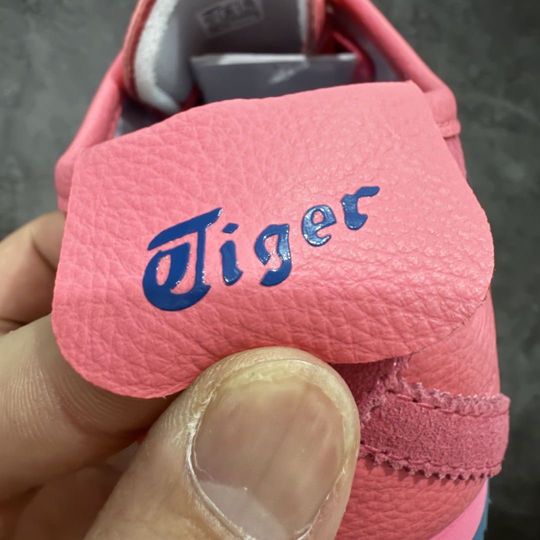 图片[2]-【纯原头层版】Asics Onitsuka Tiger MEXICO 66 亚瑟士鬼冢虎复古经典板鞋 市场王者选手 海外订单工厂出品 目前全市场最好的品质没有之一 纯原小羊皮材料 质感柔软度满分 长期生产补货永不断码 超成熟稳定的做工品控 原装全套纸板楦头开发 原汁原味 完美呈现版型 私模正确鞋底咬花纹路 一比一鞋头弧度高度鞋身弧度 绝不口嗨 细节品控鞋型随意秒杀市面 原档咬花纹路私模大底 一个单元有六个三角形 总体形拼接呈现花瓣状 官方四联吊牌 原装Ortholite轻量化鞋垫 原盒原配 质保卡 说明书 钢印防尘纸 纸板中底带钢印 乳胶组合鞋垫 支持全方位的对比专柜 产品从款式颜色造型上体现出追求舒适和细节的完美 鞋类更是推崇手工制作的严谨与完美 融舒适性与可穿性的设计风格 注重细节的完美和别致魅力 既保持稳重 又不失轻松的时尚感 尺码：36 37 37.5 38 39 39.5 40 40.5 41.5 42 42.5 43.5 44 45-选品中心