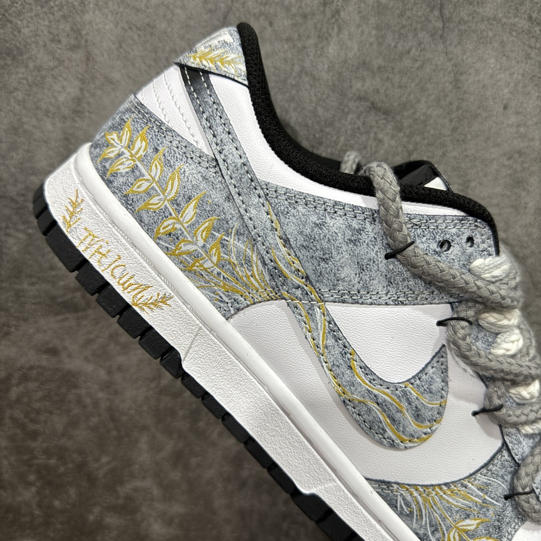 图片[7]-【YC纯原】NK Dunk Low 风吹麦浪 DD1391-100 实力大厂出品 新配色陆续开发 全套原纸板楦头开发 确保原汁原味 完美呈现DUNK版型 一比一鞋头弧度高度鞋身弧度 此版本只针对中端市场 皮料材质有所更替 其他数据细节工艺流程均保持一致 绝不口嗨 细节品控鞋型随意对比 独家私模官方第六代原厂航空铝磨具打磨大底 鞋头坡度极致还原 无解鞋型 原盒原配 圈内天花板工艺 原厂玻璃冲刀 超高清洁度 全鞋零毛边皮料切割 原厂中底布点胶 中底布拉帮走线遵循公司 尺码： 40 40.5 41 42 42.5 43 44 44.5 45 46-选品中心