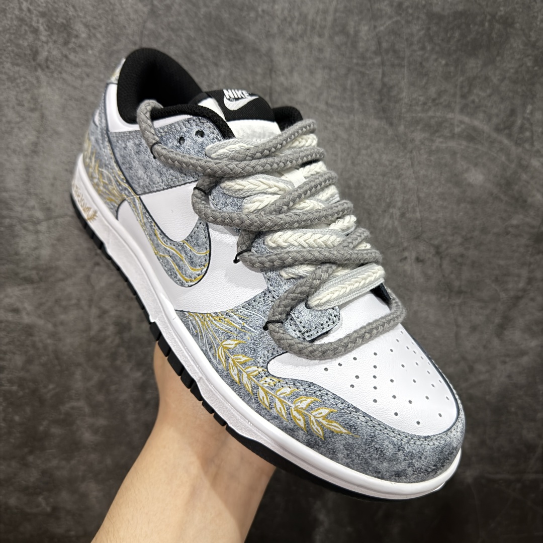图片[3]-【YC纯原】NK Dunk Low 风吹麦浪 DD1391-100 实力大厂出品 新配色陆续开发 全套原纸板楦头开发 确保原汁原味 完美呈现DUNK版型 一比一鞋头弧度高度鞋身弧度 此版本只针对中端市场 皮料材质有所更替 其他数据细节工艺流程均保持一致 绝不口嗨 细节品控鞋型随意对比 独家私模官方第六代原厂航空铝磨具打磨大底 鞋头坡度极致还原 无解鞋型 原盒原配 圈内天花板工艺 原厂玻璃冲刀 超高清洁度 全鞋零毛边皮料切割 原厂中底布点胶 中底布拉帮走线遵循公司 尺码： 40 40.5 41 42 42.5 43 44 44.5 45 46-选品中心