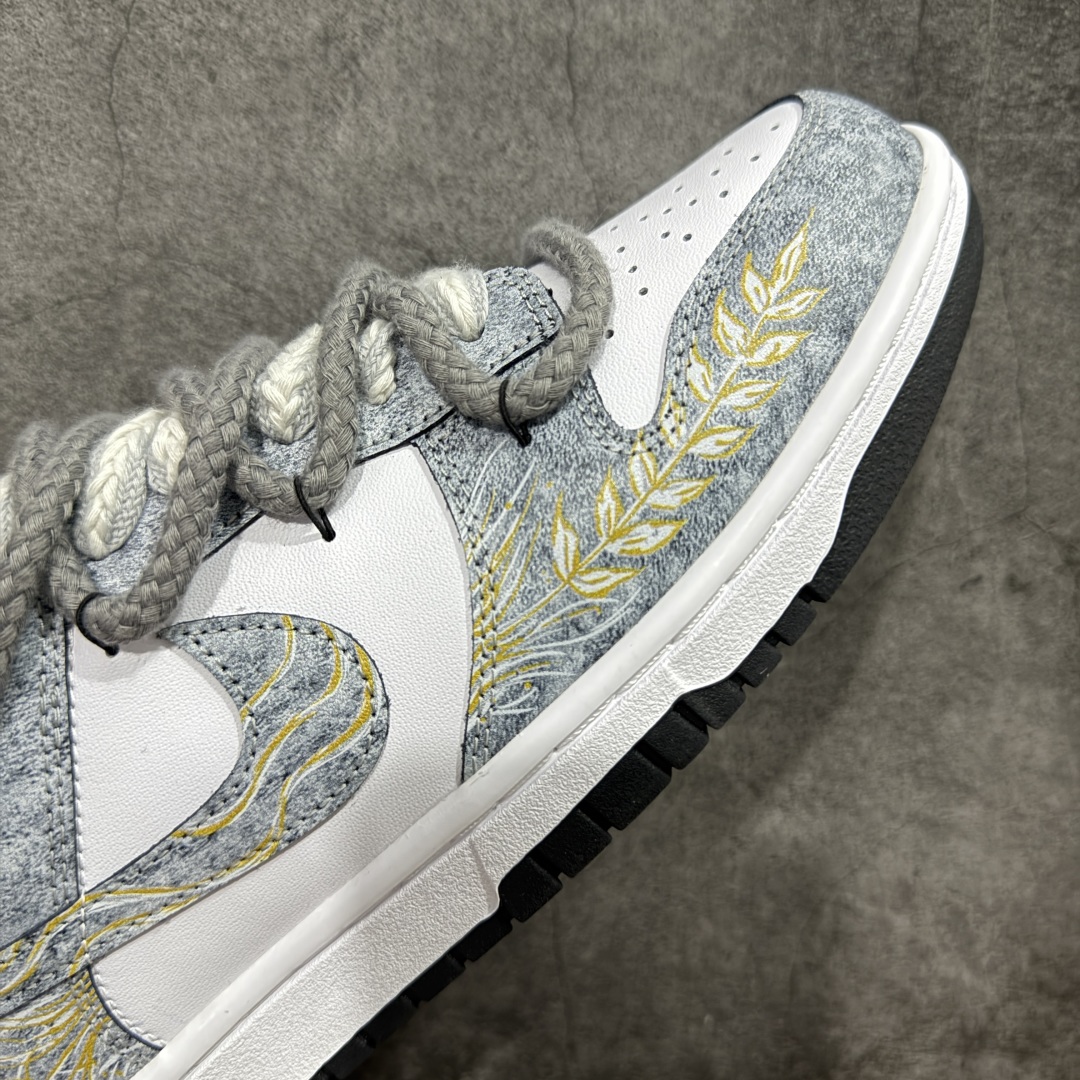 图片[6]-【YC纯原】NK Dunk Low 风吹麦浪 DD1391-100 实力大厂出品 新配色陆续开发 全套原纸板楦头开发 确保原汁原味 完美呈现DUNK版型 一比一鞋头弧度高度鞋身弧度 此版本只针对中端市场 皮料材质有所更替 其他数据细节工艺流程均保持一致 绝不口嗨 细节品控鞋型随意对比 独家私模官方第六代原厂航空铝磨具打磨大底 鞋头坡度极致还原 无解鞋型 原盒原配 圈内天花板工艺 原厂玻璃冲刀 超高清洁度 全鞋零毛边皮料切割 原厂中底布点胶 中底布拉帮走线遵循公司 尺码： 40 40.5 41 42 42.5 43 44 44.5 45 46-选品中心