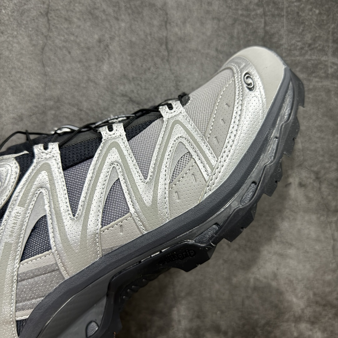 图片[6]-【绿x升级版】Salomon XT-QUEST ADV 萨洛蒙情侣款户外机能鞋 渐变灰银478852 全新绿x升级版 品质大改进 ‼️ 全鞋改进为原厂一致材料打造 全新修长鞋型 相对老版臃肿鞋型 此版的版型更正 全新玻璃冲刀 清洁度提升 同步原版左右鞋带孔的间距加大（之前老版间距太小） 网面与鞋头材料校对一致无色差（老版网面有色差） 鞋后跟反口V字定型同步zp（老版臃肿为U字后跟反口） 鞋舌两侧鞋帮脚踝处更加直挺（之前老版往中间踏） 鞋盒黑盒改正为原版牛皮纸鞋盒 鞋头处添加☯️太极标 所有细节多次修改校正 坚持同步原版无差别 毋庸置疑全市场最好的版本💪🏻终端优势供应 尺码：36 36.5 37.5 38 38.5 39 40 40.5 41 42 42.5 43 44 44.5 45 46-选品中心