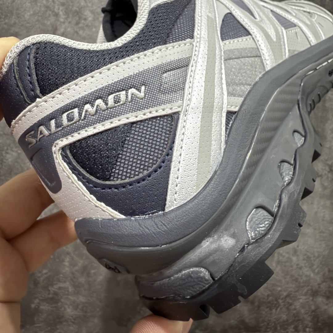 图片[3]-【绿x升级版】Salomon XT-QUEST ADV 萨洛蒙情侣款户外机能鞋 渐变灰银478852 全新绿x升级版 品质大改进 ‼️ 全鞋改进为原厂一致材料打造 全新修长鞋型 相对老版臃肿鞋型 此版的版型更正 全新玻璃冲刀 清洁度提升 同步原版左右鞋带孔的间距加大（之前老版间距太小） 网面与鞋头材料校对一致无色差（老版网面有色差） 鞋后跟反口V字定型同步zp（老版臃肿为U字后跟反口） 鞋舌两侧鞋帮脚踝处更加直挺（之前老版往中间踏） 鞋盒黑盒改正为原版牛皮纸鞋盒 鞋头处添加☯️太极标 所有细节多次修改校正 坚持同步原版无差别 毋庸置疑全市场最好的版本💪🏻终端优势供应 尺码：36 36.5 37.5 38 38.5 39 40 40.5 41 42 42.5 43 44 44.5 45 46-选品中心