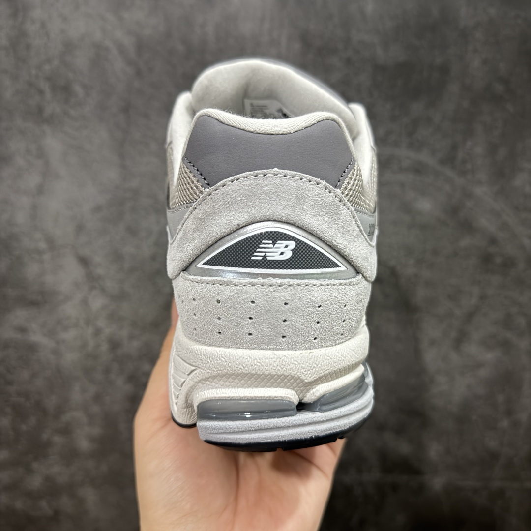 图片[4]-【纯原c版】NB New Balance M2002R 新百伦ML2002R0 浅灰色 全新版本出货 新配色陆续开发出货 品质很好 价格实惠 全套原楦原纸板原厂数据开发 原厂网纱 原装进口皮料 正确绒感卡色 正确中底拉帮中底网布细节 一比一手工擦旧效果 冲裁组合 匠心打造 耗时两个月开发完成 工艺极其复杂难度可想而知 新开独立私模大底 全网唯一正确做旧组合大底 高端零售专供产物 尺码：36 37 37.5 38 38.5 39.5 40 40.5 41.5 42 42.5 43 44 44.5 45 45.5 46.5-选品中心