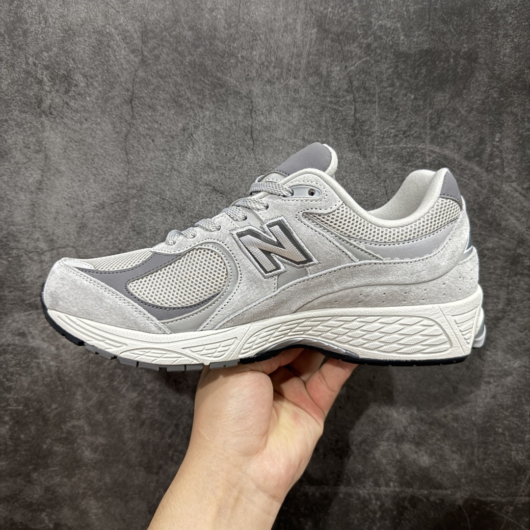 图片[2]-【纯原c版】NB New Balance M2002R 新百伦ML2002R0 浅灰色 全新版本出货 新配色陆续开发出货 品质很好 价格实惠 全套原楦原纸板原厂数据开发 原厂网纱 原装进口皮料 正确绒感卡色 正确中底拉帮中底网布细节 一比一手工擦旧效果 冲裁组合 匠心打造 耗时两个月开发完成 工艺极其复杂难度可想而知 新开独立私模大底 全网唯一正确做旧组合大底 高端零售专供产物 尺码：36 37 37.5 38 38.5 39.5 40 40.5 41.5 42 42.5 43 44 44.5 45 45.5 46.5-选品中心