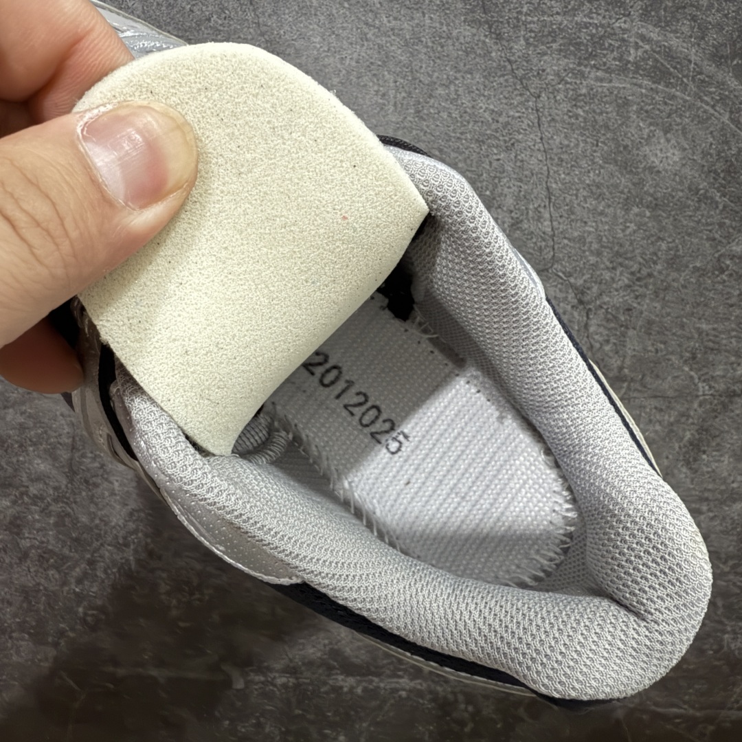 图片[8]-【绿x升级版】Salomon XT-QUEST ADV 萨洛蒙情侣款户外机能鞋 渐变灰银478852 全新绿x升级版 品质大改进 ‼️ 全鞋改进为原厂一致材料打造 全新修长鞋型 相对老版臃肿鞋型 此版的版型更正 全新玻璃冲刀 清洁度提升 同步原版左右鞋带孔的间距加大（之前老版间距太小） 网面与鞋头材料校对一致无色差（老版网面有色差） 鞋后跟反口V字定型同步zp（老版臃肿为U字后跟反口） 鞋舌两侧鞋帮脚踝处更加直挺（之前老版往中间踏） 鞋盒黑盒改正为原版牛皮纸鞋盒 鞋头处添加☯️太极标 所有细节多次修改校正 坚持同步原版无差别 毋庸置疑全市场最好的版本💪🏻终端优势供应 尺码：36 36.5 37.5 38 38.5 39 40 40.5 41 42 42.5 43 44 44.5 45 46-选品中心