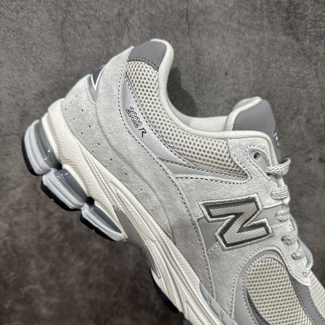图片[7]-【纯原c版】NB New Balance M2002R 新百伦ML2002R0 浅灰色 全新版本出货 新配色陆续开发出货 品质很好 价格实惠 全套原楦原纸板原厂数据开发 原厂网纱 原装进口皮料 正确绒感卡色 正确中底拉帮中底网布细节 一比一手工擦旧效果 冲裁组合 匠心打造 耗时两个月开发完成 工艺极其复杂难度可想而知 新开独立私模大底 全网唯一正确做旧组合大底 高端零售专供产物 尺码：36 37 37.5 38 38.5 39.5 40 40.5 41.5 42 42.5 43 44 44.5 45 45.5 46.5-选品中心