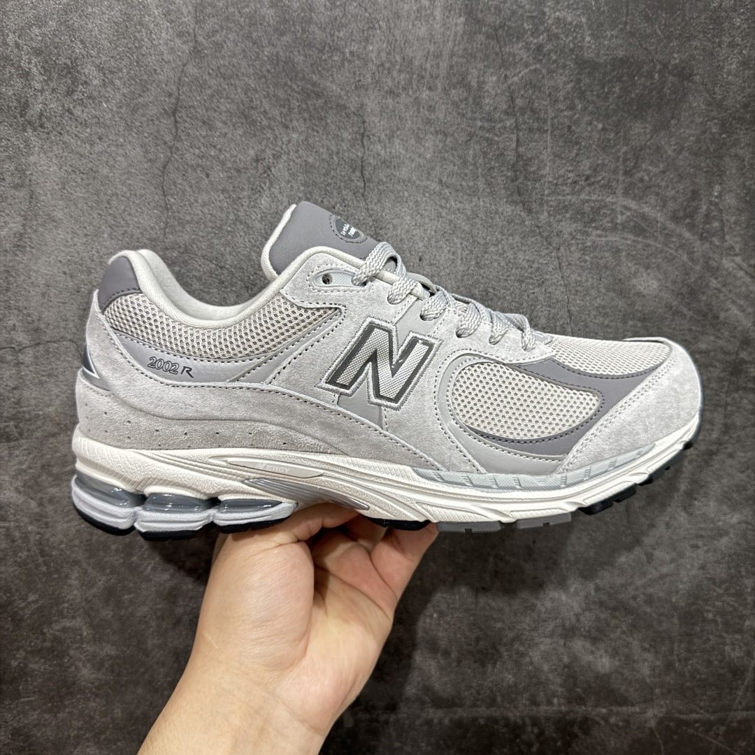 【纯原c版】NB New Balance M2002R 新百伦ML2002R0 浅灰色 全新版本出货 新配色陆续开发出货 品质很好 价格实惠 全套原楦原纸板原厂数据开发 原厂网纱 原装进口皮料 正确绒感卡色 正确中底拉帮中底网布细节 一比一手工擦旧效果 冲裁组合 匠心打造 耗时两个月开发完成 工艺极其复杂难度可想而知 新开独立私模大底 全网唯一正确做旧组合大底 高端零售专供产物 尺码：36 37 37.5 38 38.5 39.5 40 40.5 41.5 42 42.5 43 44 44.5 45 45.5 46.5-选品中心