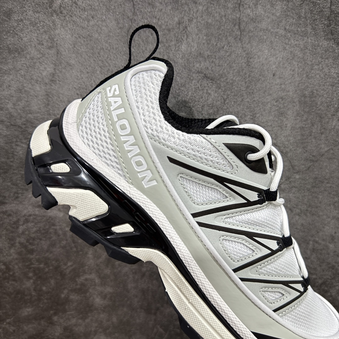 图片[7]-【PZ纯原】SALOMON XT-6 Expanse 萨洛蒙潮流越野机能户外功能鞋 白红 475731 全新版本出货 好货不怕晚 品质 细节 材料都是肉眼可以见！ 售前售后也是其它工厂无法匹敌！ 纯原外贸平台特供订单 耗时半年巨作 全套原纸板楦头开发 原厂特供网布配套加持 确保原汁原味 完美呈现版型 原档数据独家私模五层组合大底 原装Ortholite轻量化鞋垫 中底布带钢印编号 原厂TPU锁扣 进口港宝加持 后跟自然饱满 还原公司包裹性 鞋面以“锯齿”状的包裹系统呈现 在基色底之下加入了各种色点缀 将公司的最新技术和时尚前卫的造型融入耐用的长跑款式中 鞋面由 TPU 薄膜制成 并焊接在高耐磨网眼上 使其既时尚又坚固 由 ACS底盘支撑 可增强稳定性和支撑力 以及由橡胶凸耳 Contragrip外底覆盖的 EVA 缓冲中底 旨在应对崎岖的地形 鞋舌上的彩色Salomon 标签、Quicklace 系统以及鞋头、鞋舌和鞋跟上的附加品牌使细节更加完美 让穿着者可以轻松驾驭户外与通勤下的任何运动生活场景 无缝鞋身户外随意纵横 颜值与脚感兼备 出街通勤 绝对非常吸睛 你值得拥有 尺码：36 36.5 37.5 38 38.5 39 40 40.5 41 42 42.5 43 44 44.5 45-选品中心