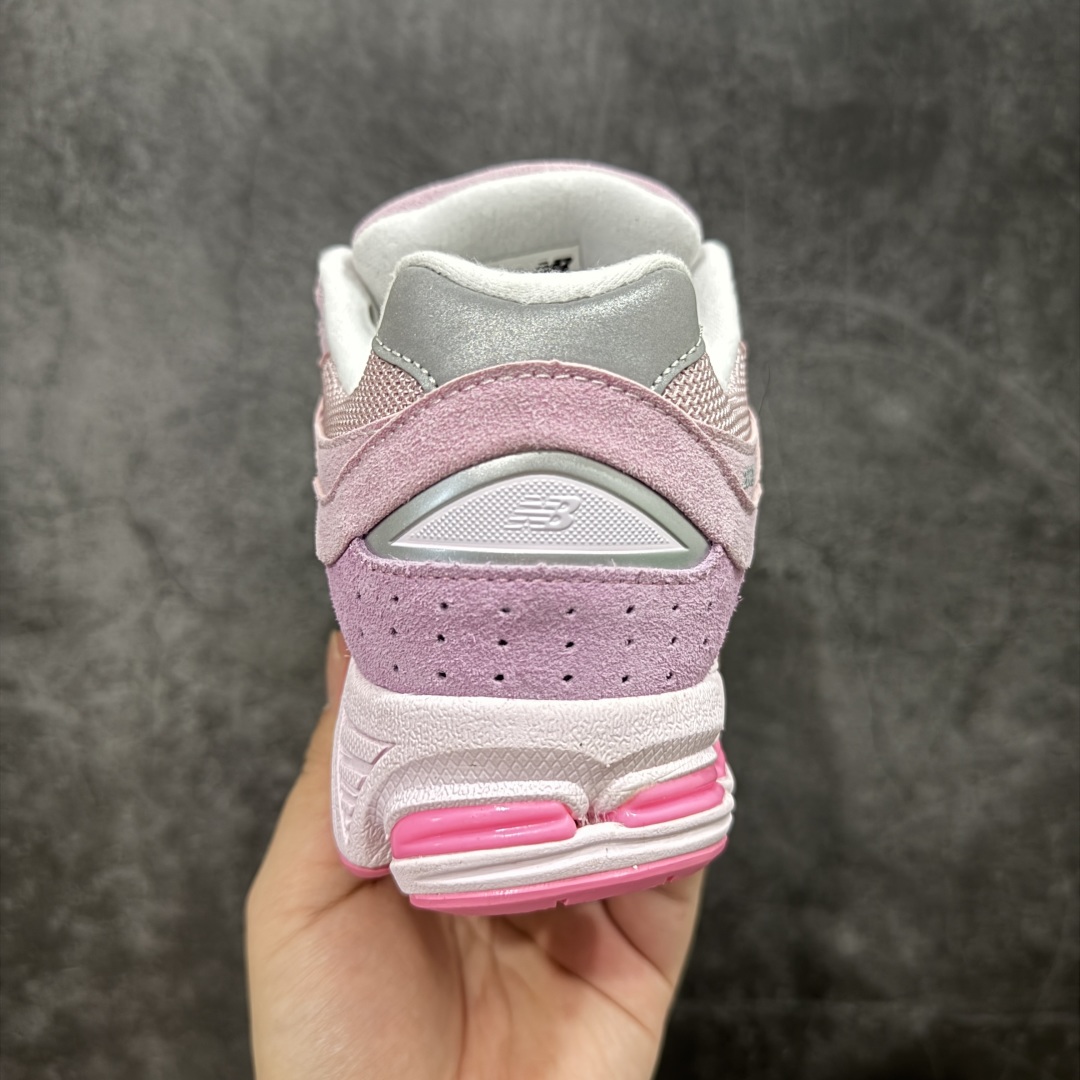 图片[4]-【纯原K13版】新百伦NB New Balance M2002RCR 粉色 全套原楦原纸板原厂数据开发 原厂网纱 原装进口翻毛皮料正确绒感卡色 正确中底拉帮中底网布细节 冲裁组合 匠心打造 耗时两个月开发完成 工艺极其复杂难度可想而知 新开独立私模大底 全网唯一正确做旧组合大底 高端零售专供产物 尺码：36 37 37.5 38 38.5 39.5 40-选品中心